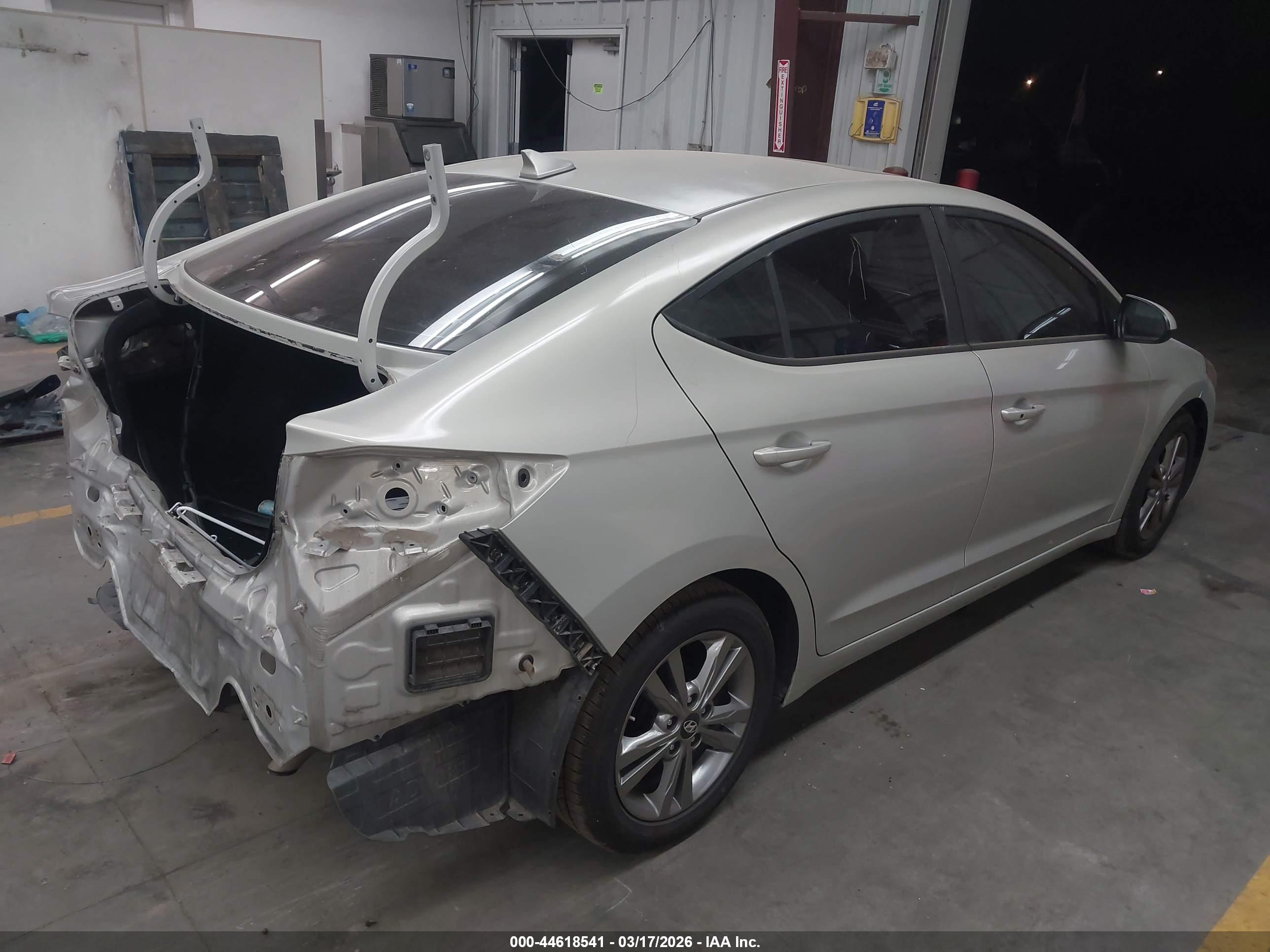 HYUNDAI ELANTRA image 4