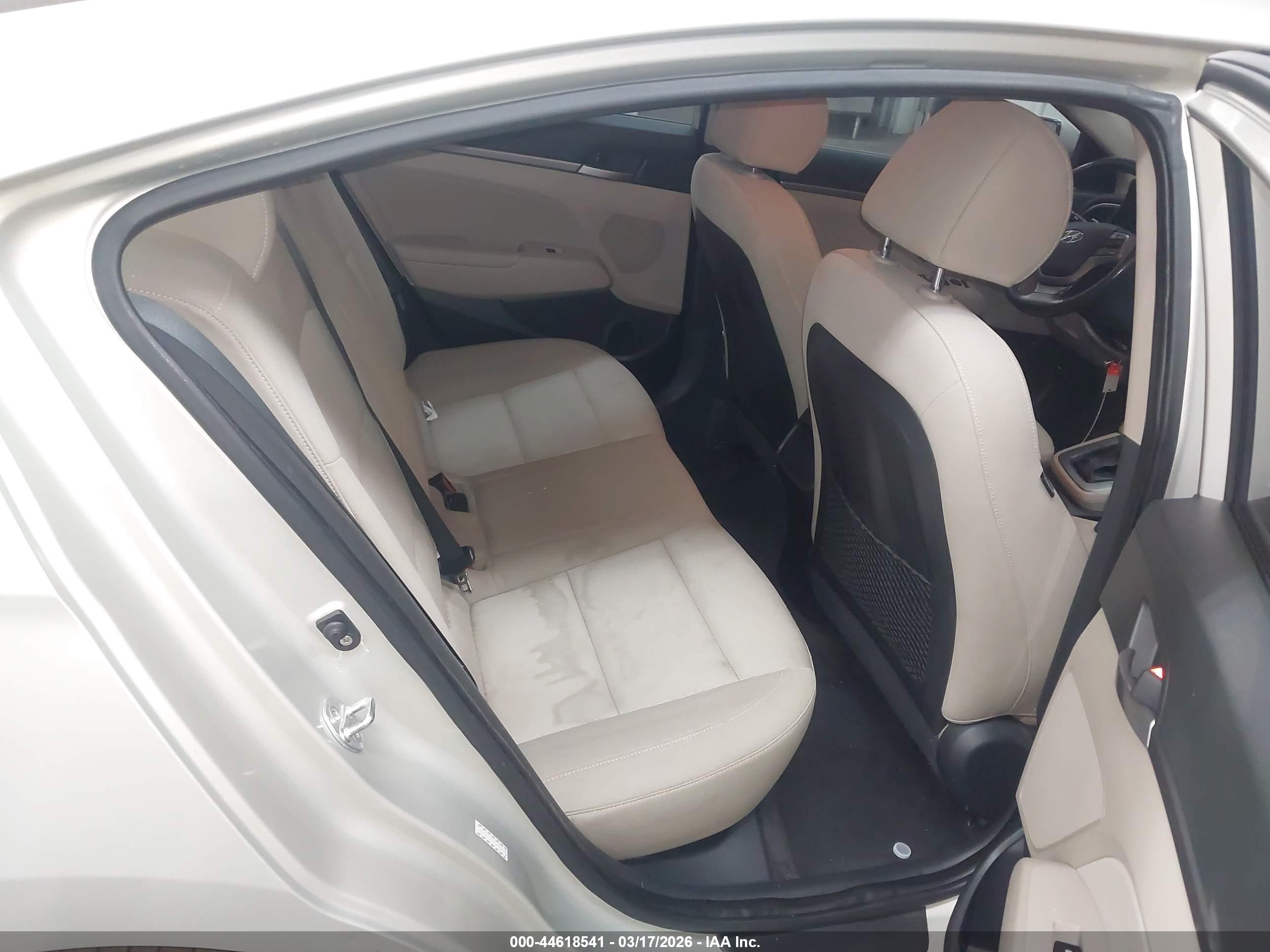 HYUNDAI ELANTRA image 8