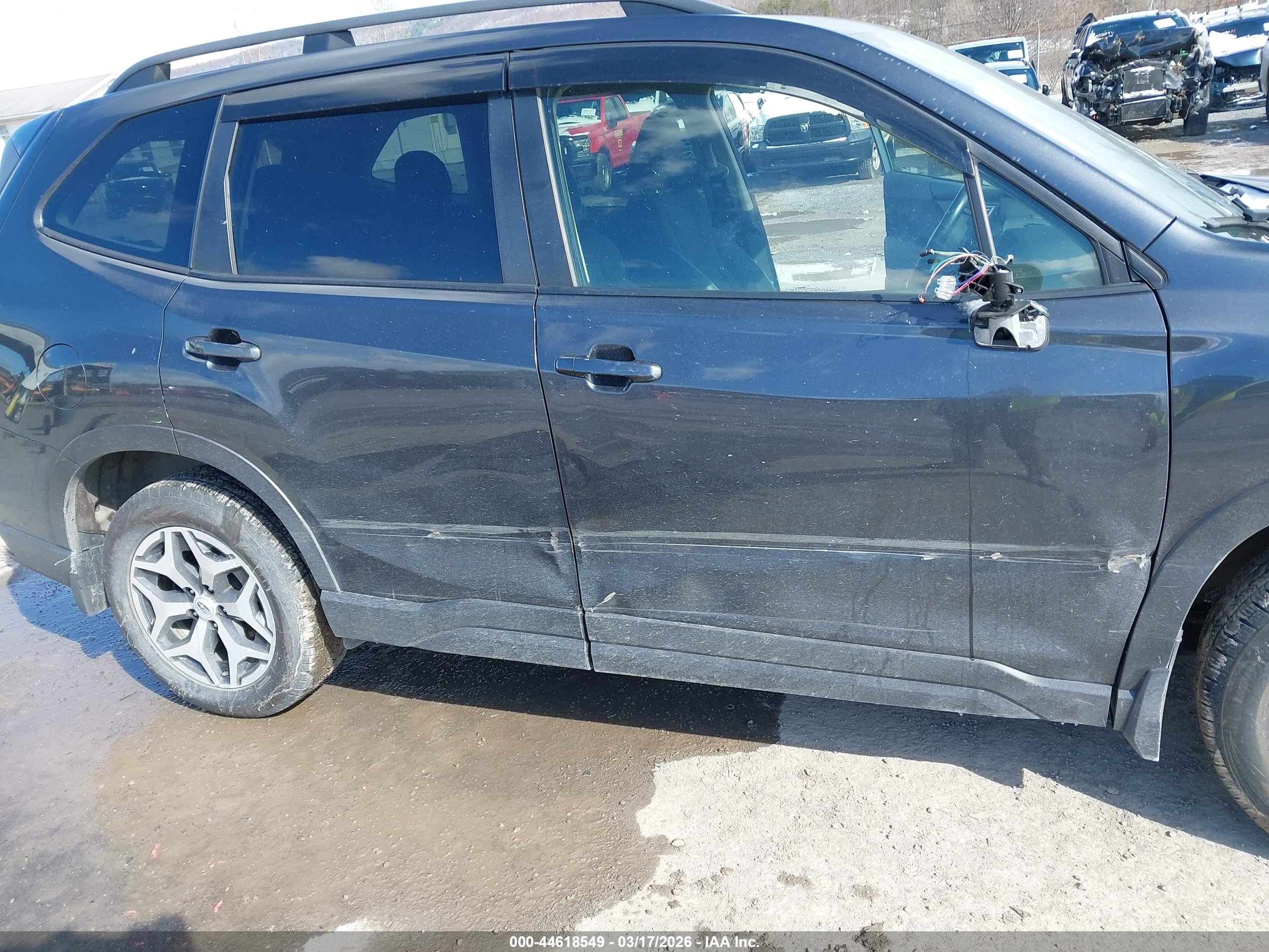 SUBARU FORESTER image 6