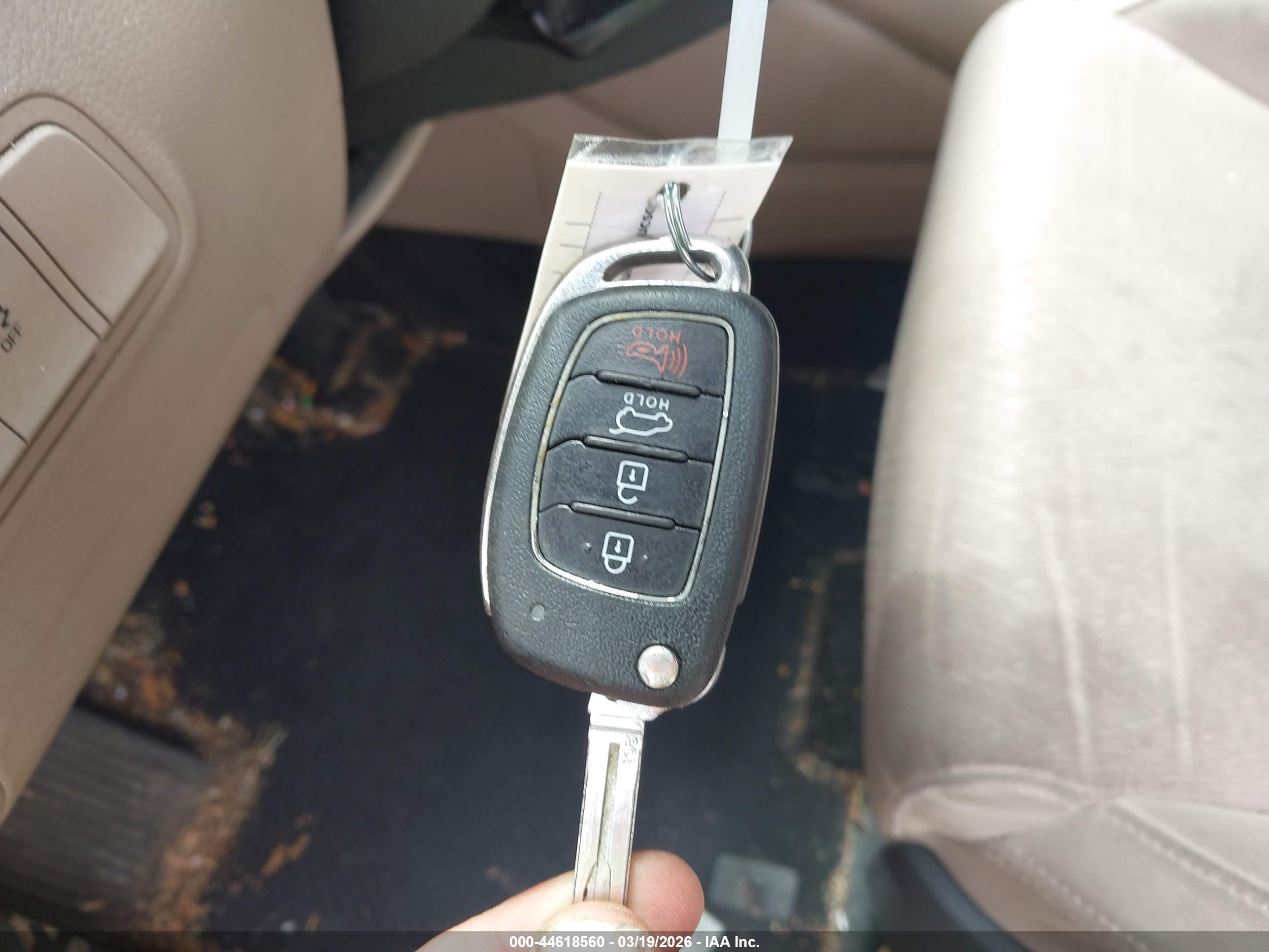 HYUNDAI TUCSON image 11
