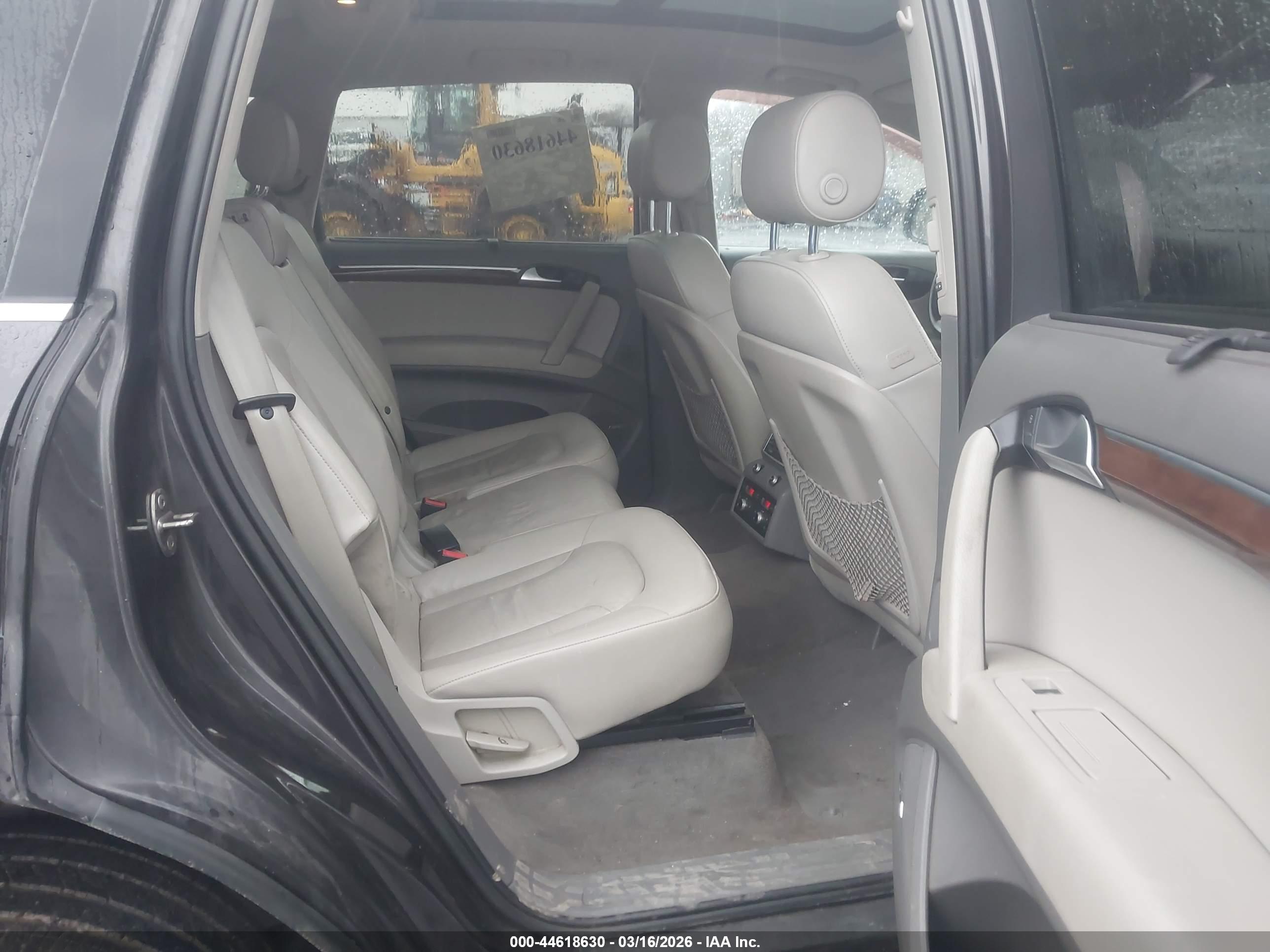 AUDI Q7 image 8