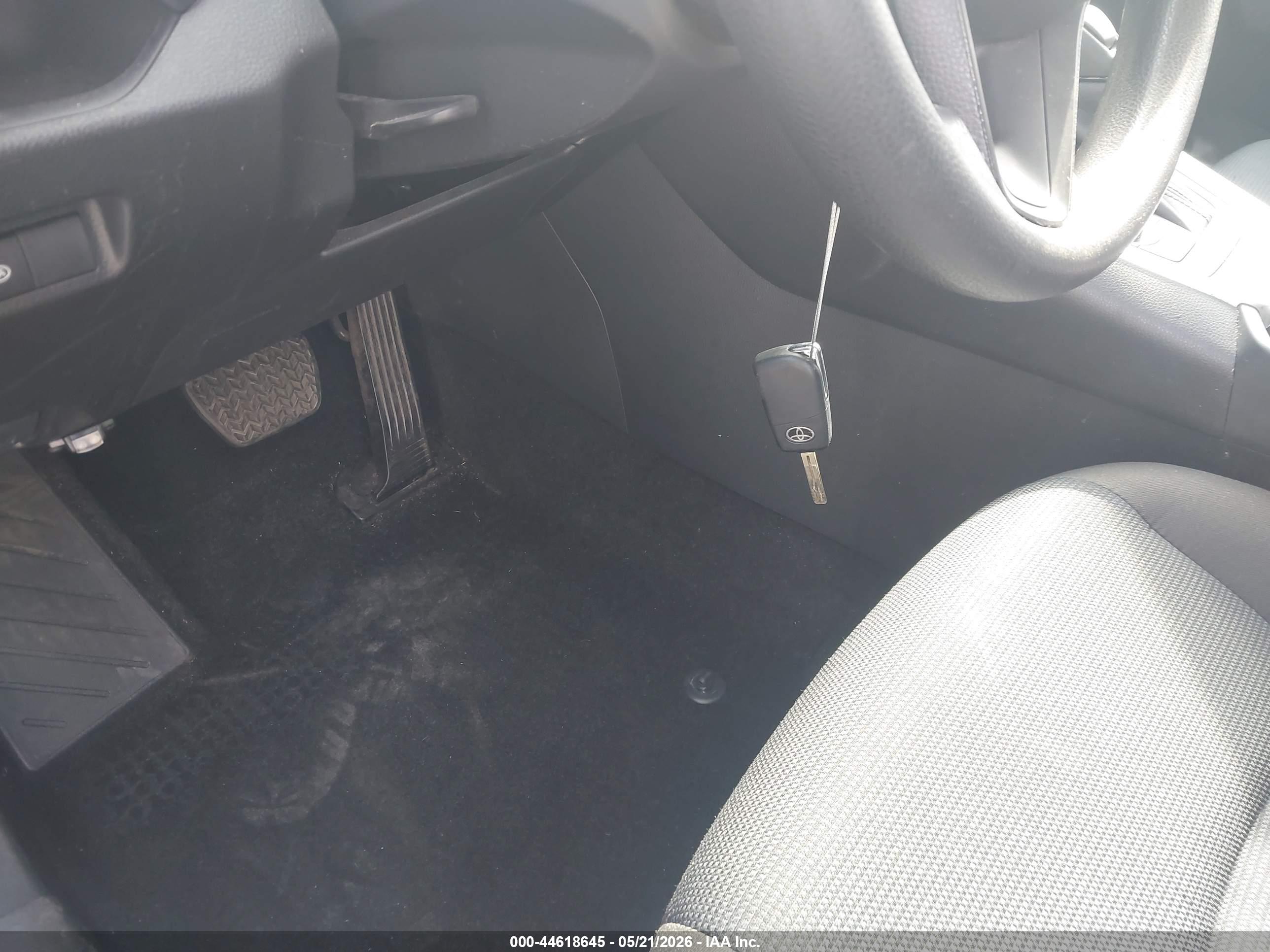 TOYOTA RAV4 image 11