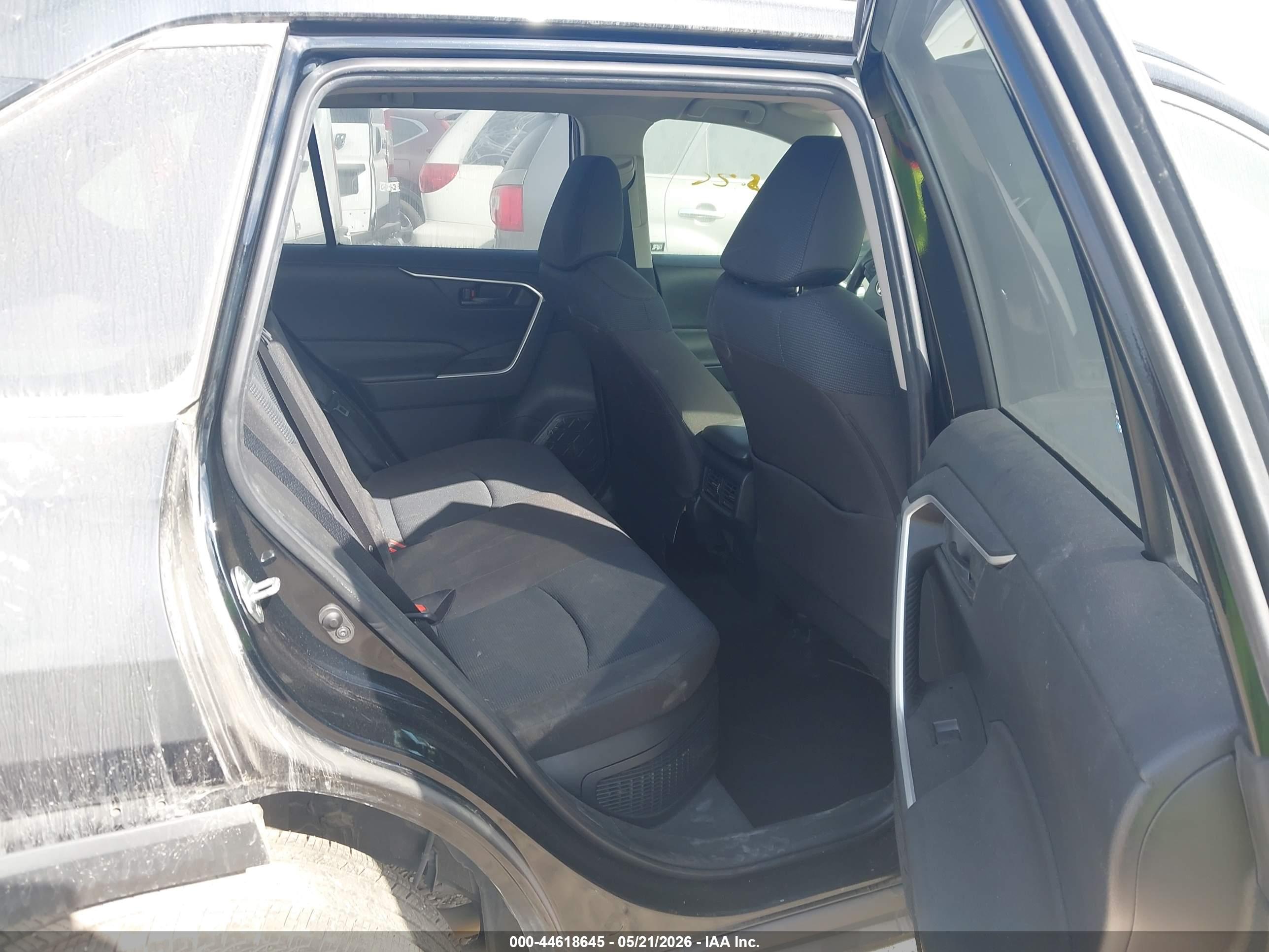 TOYOTA RAV4 image 8