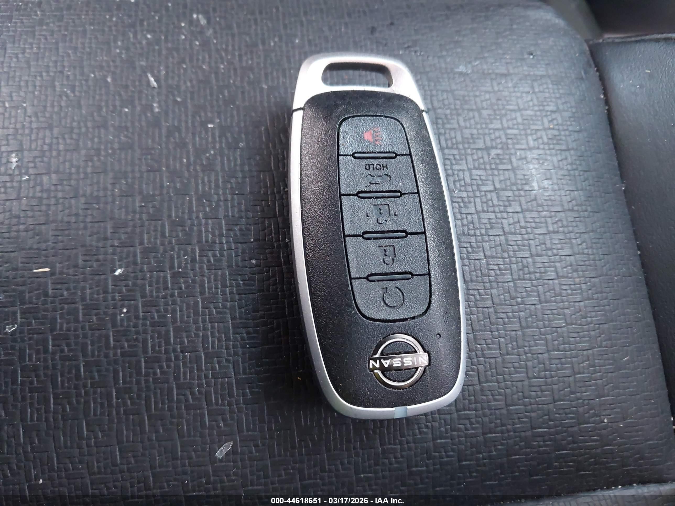 NISSAN ROGUE image 11