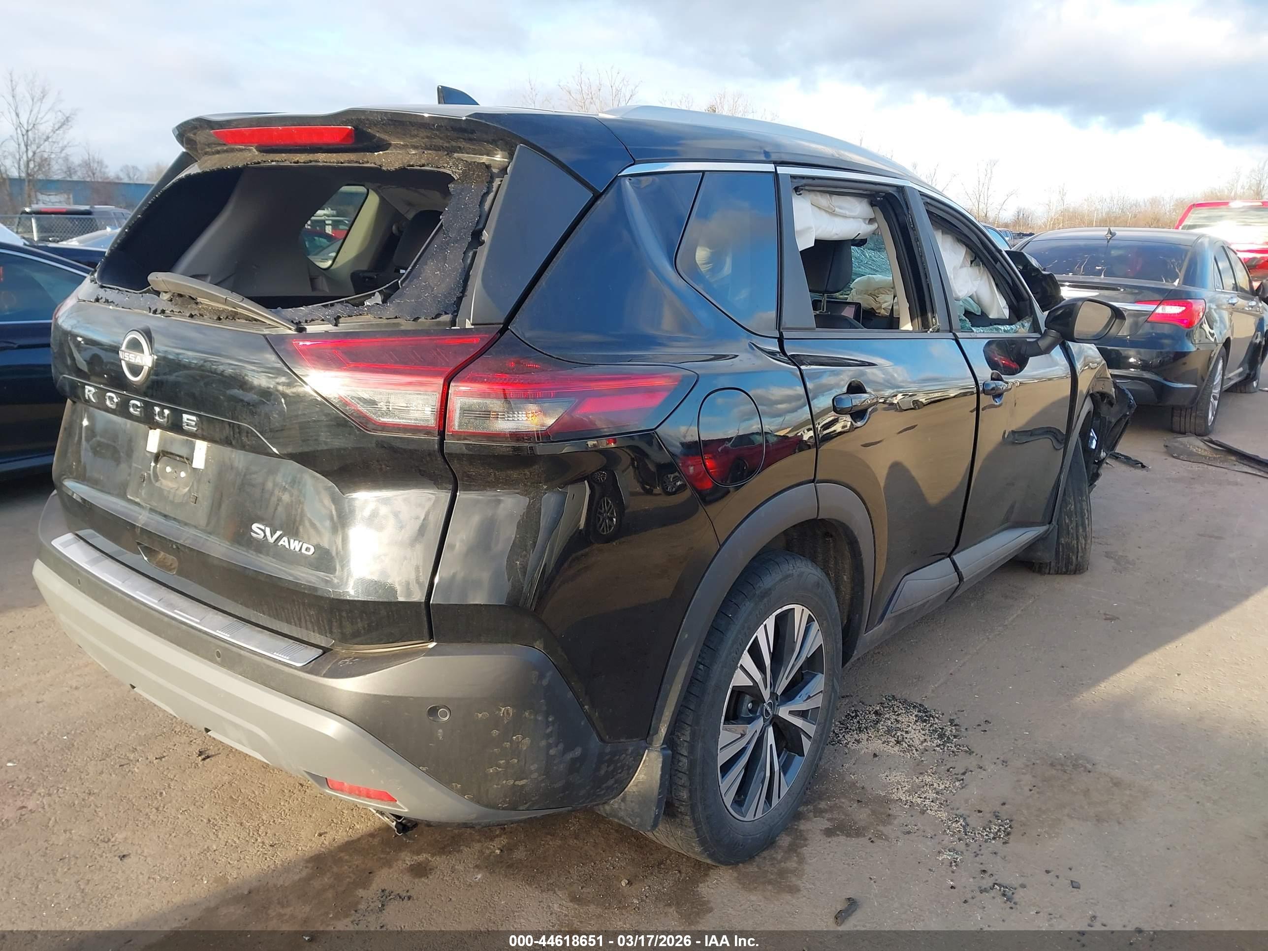 NISSAN ROGUE image 4
