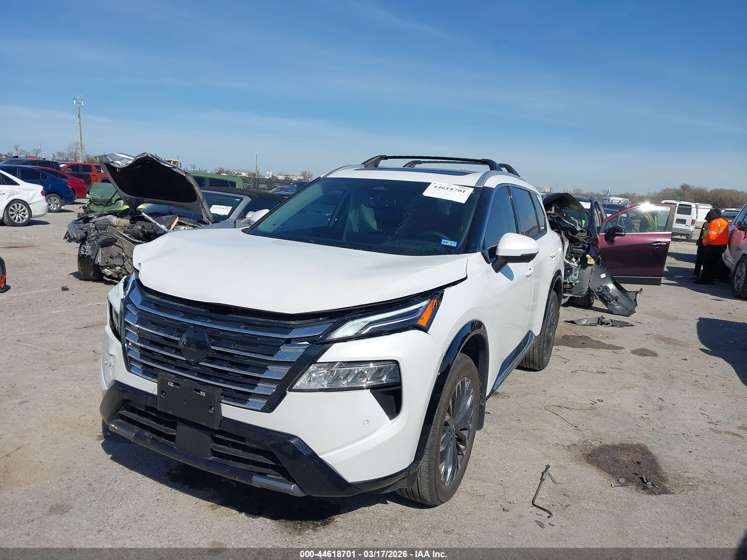 NISSAN ROGUE image 2