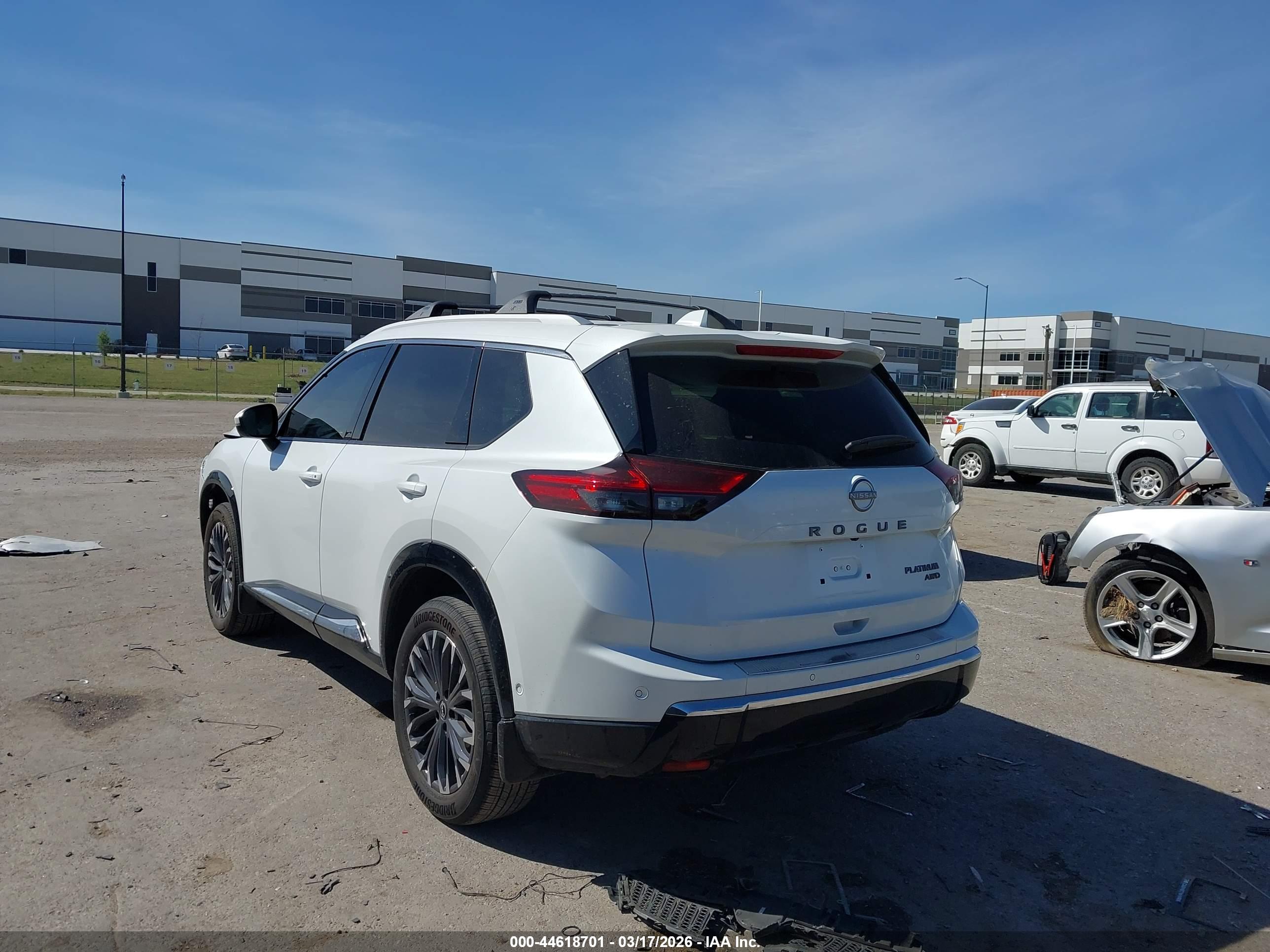 NISSAN ROGUE image 3