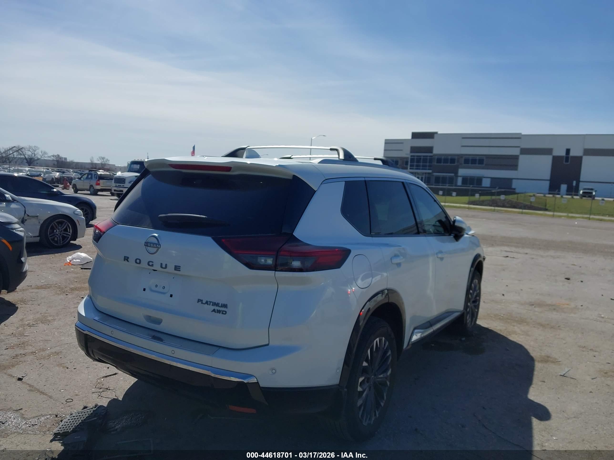 NISSAN ROGUE image 4