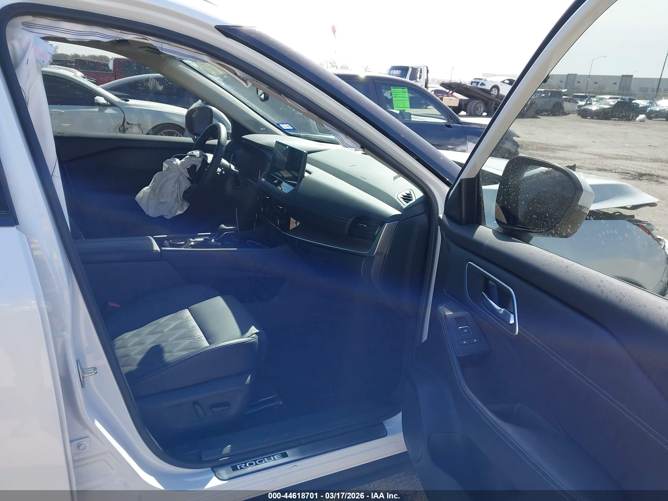NISSAN ROGUE image 5