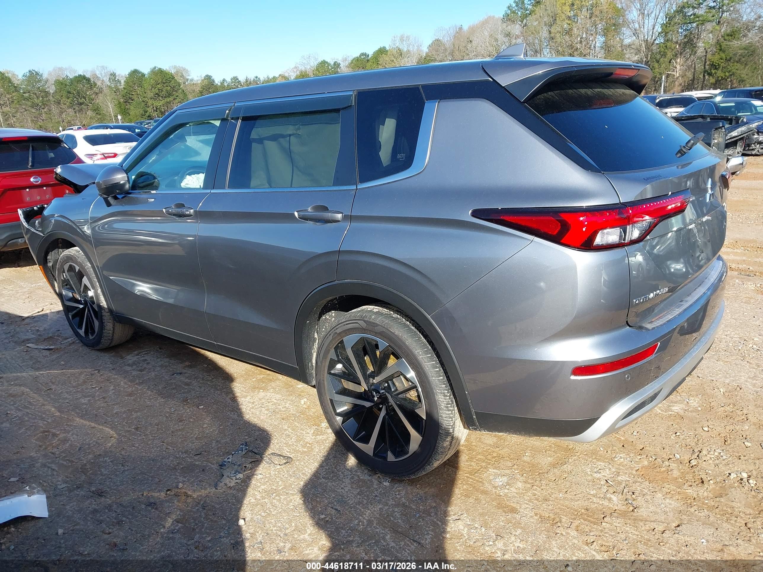 MITSUBISHI OUTLANDER image 3