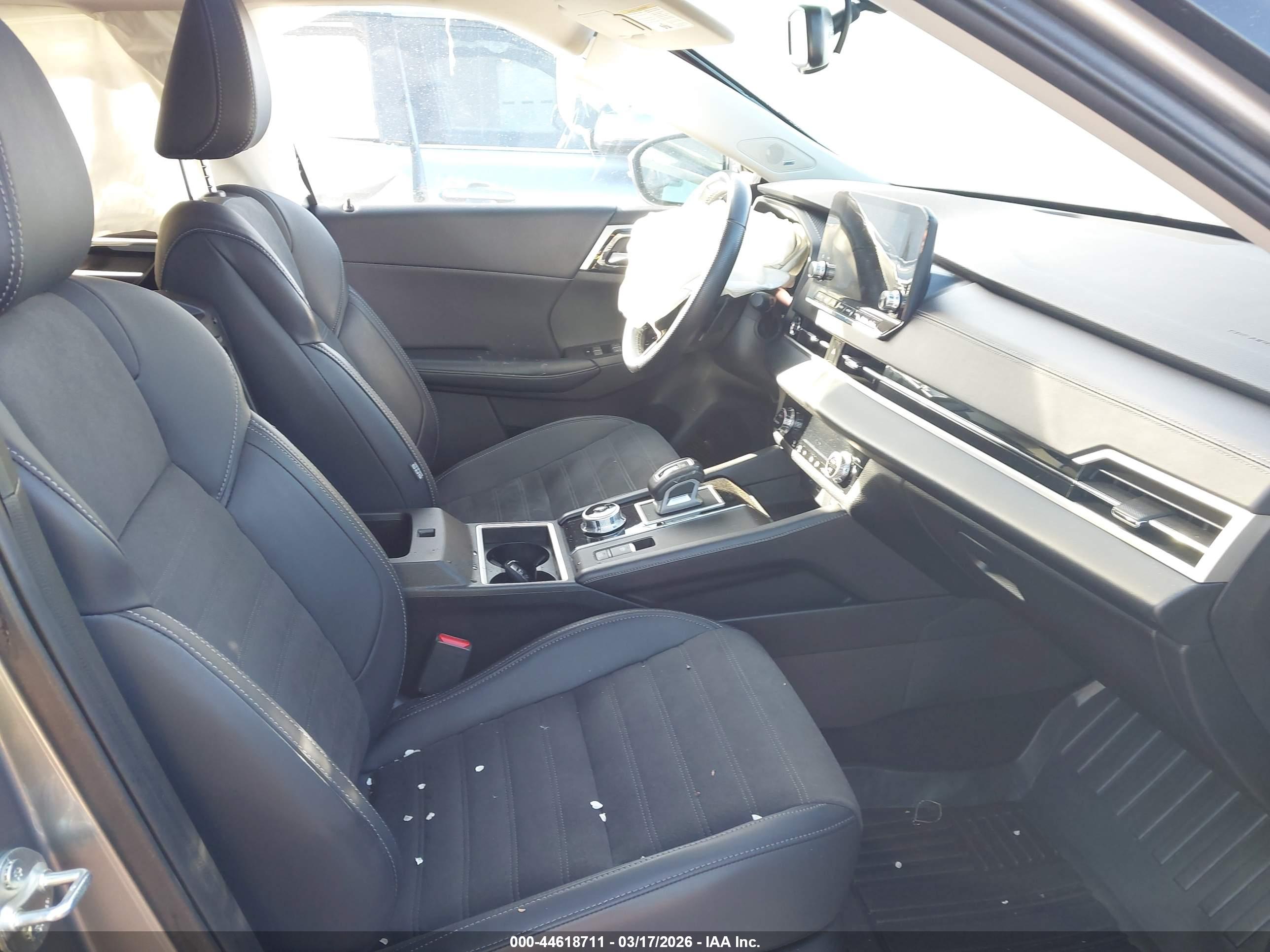 MITSUBISHI OUTLANDER image 5