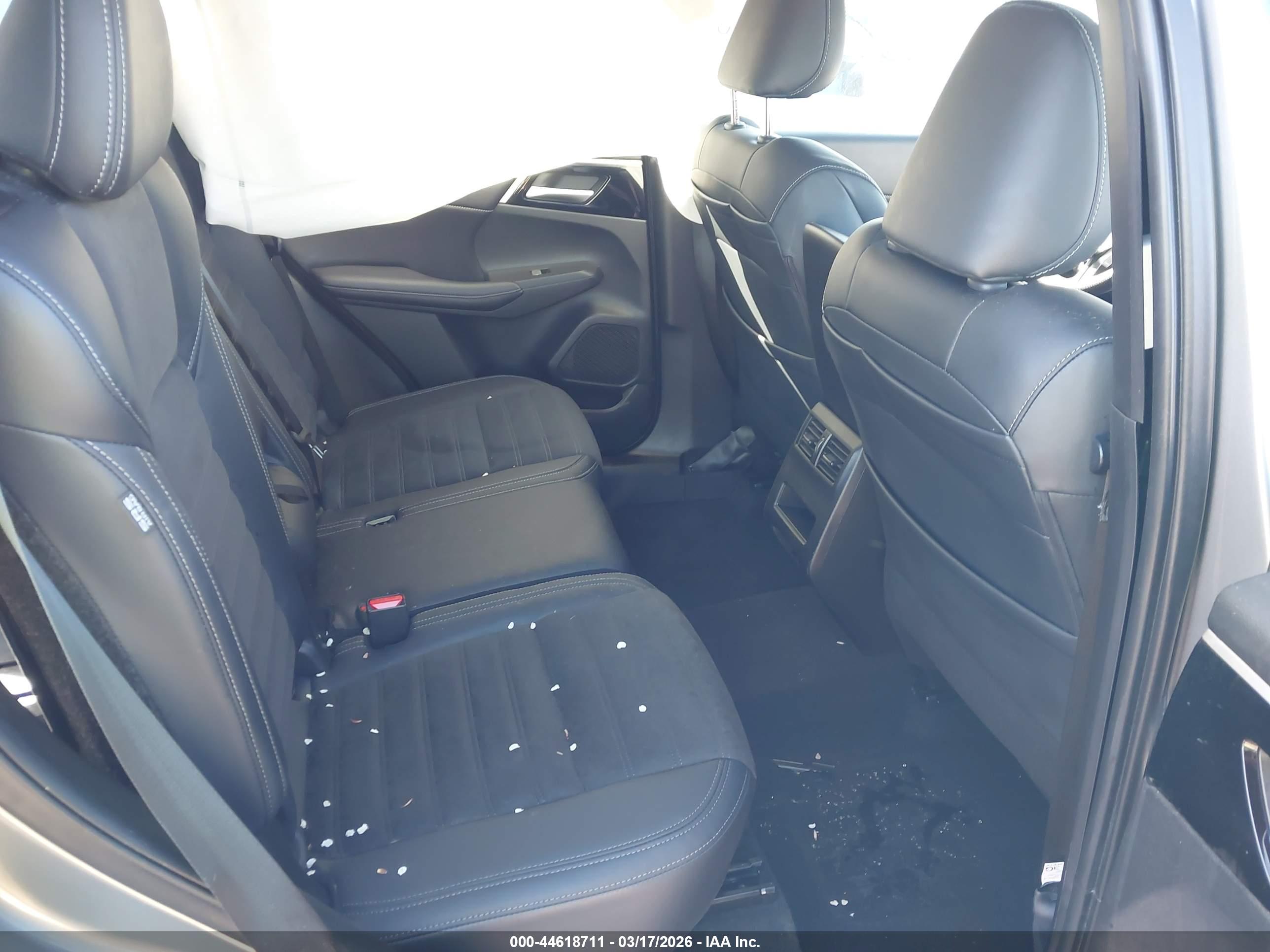 MITSUBISHI OUTLANDER image 8