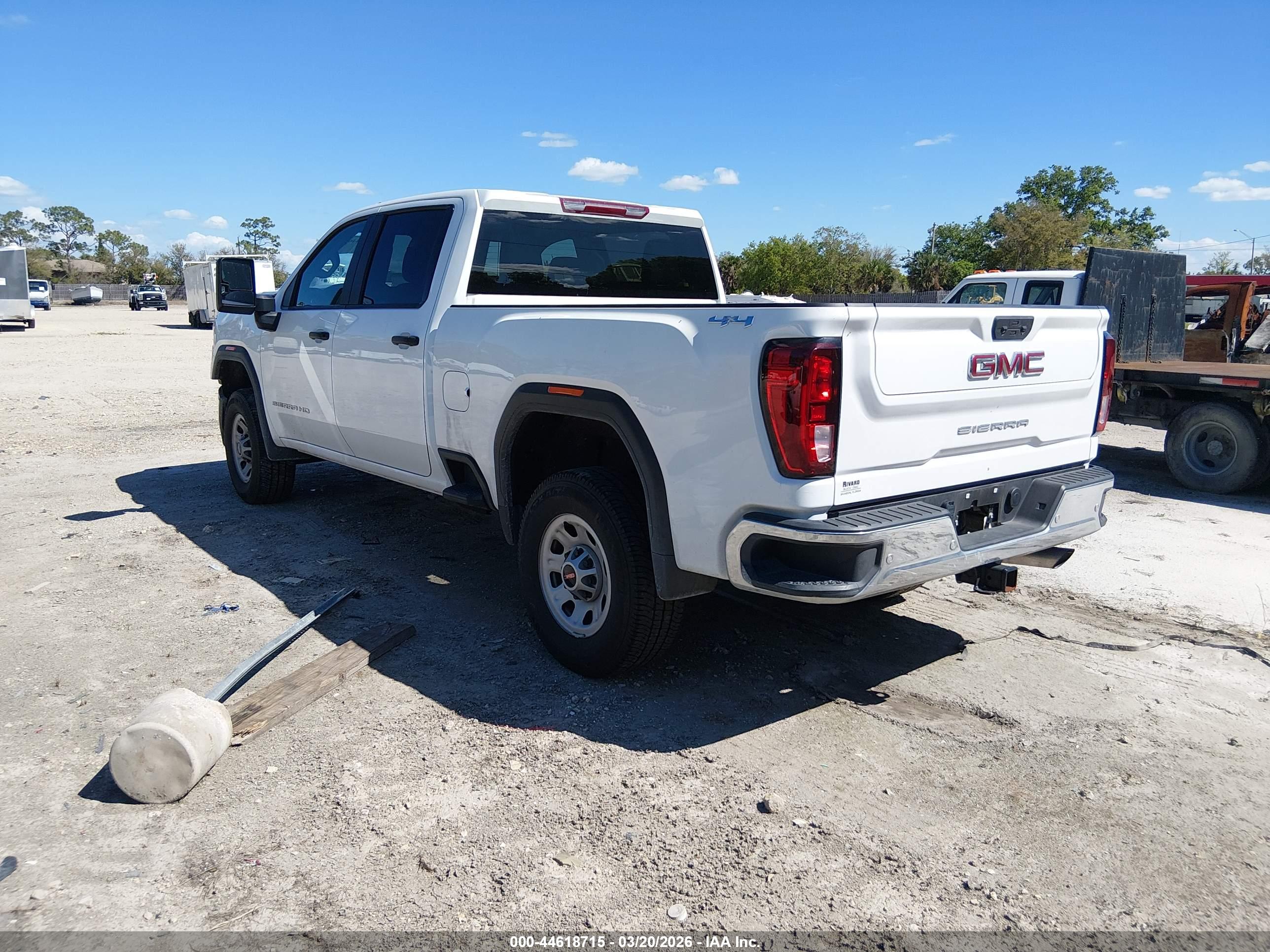 GMC SIERRA image 3
