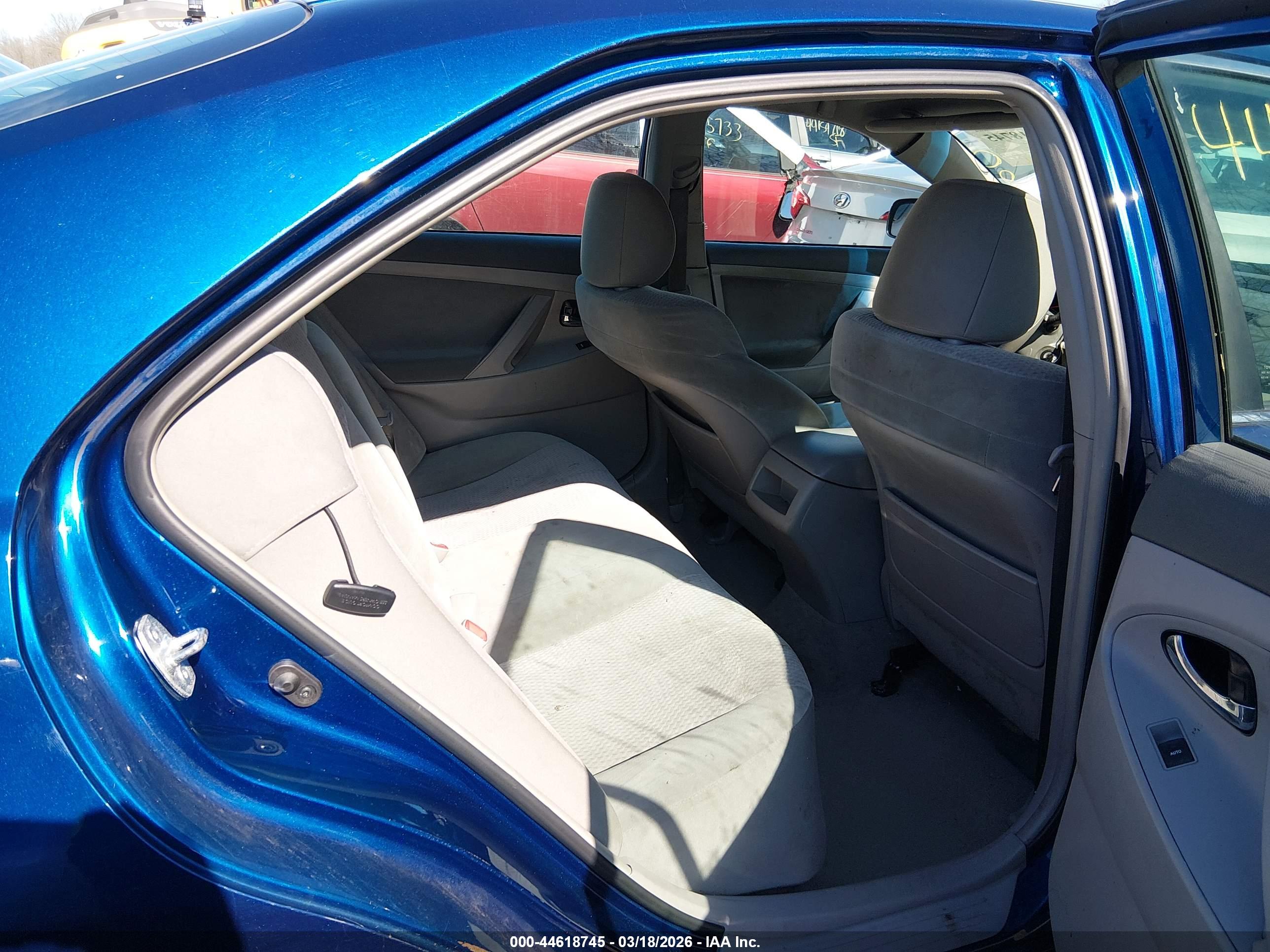 TOYOTA CAMRY image 8