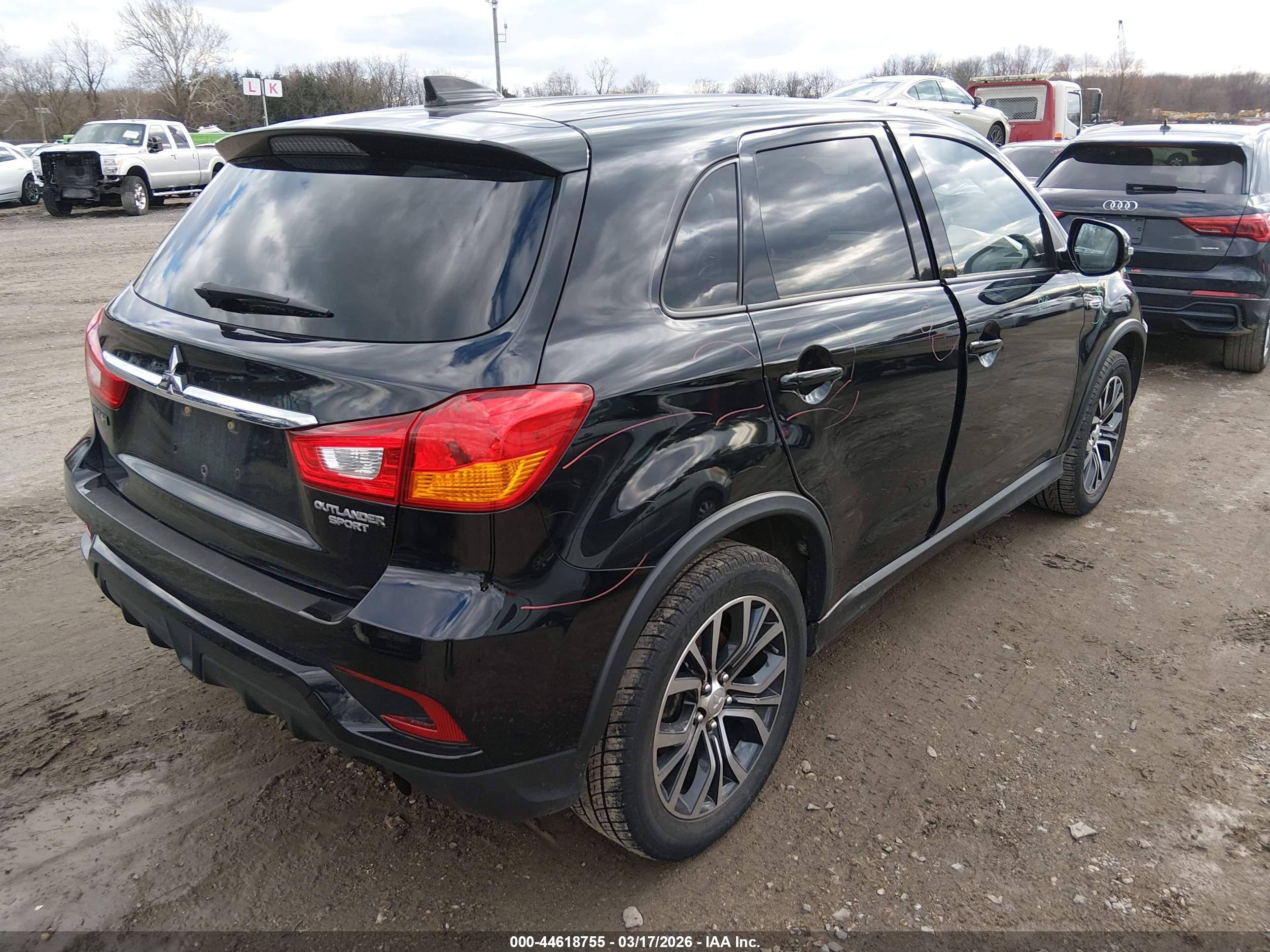 MITSUBISHI OUTLANDER image 4