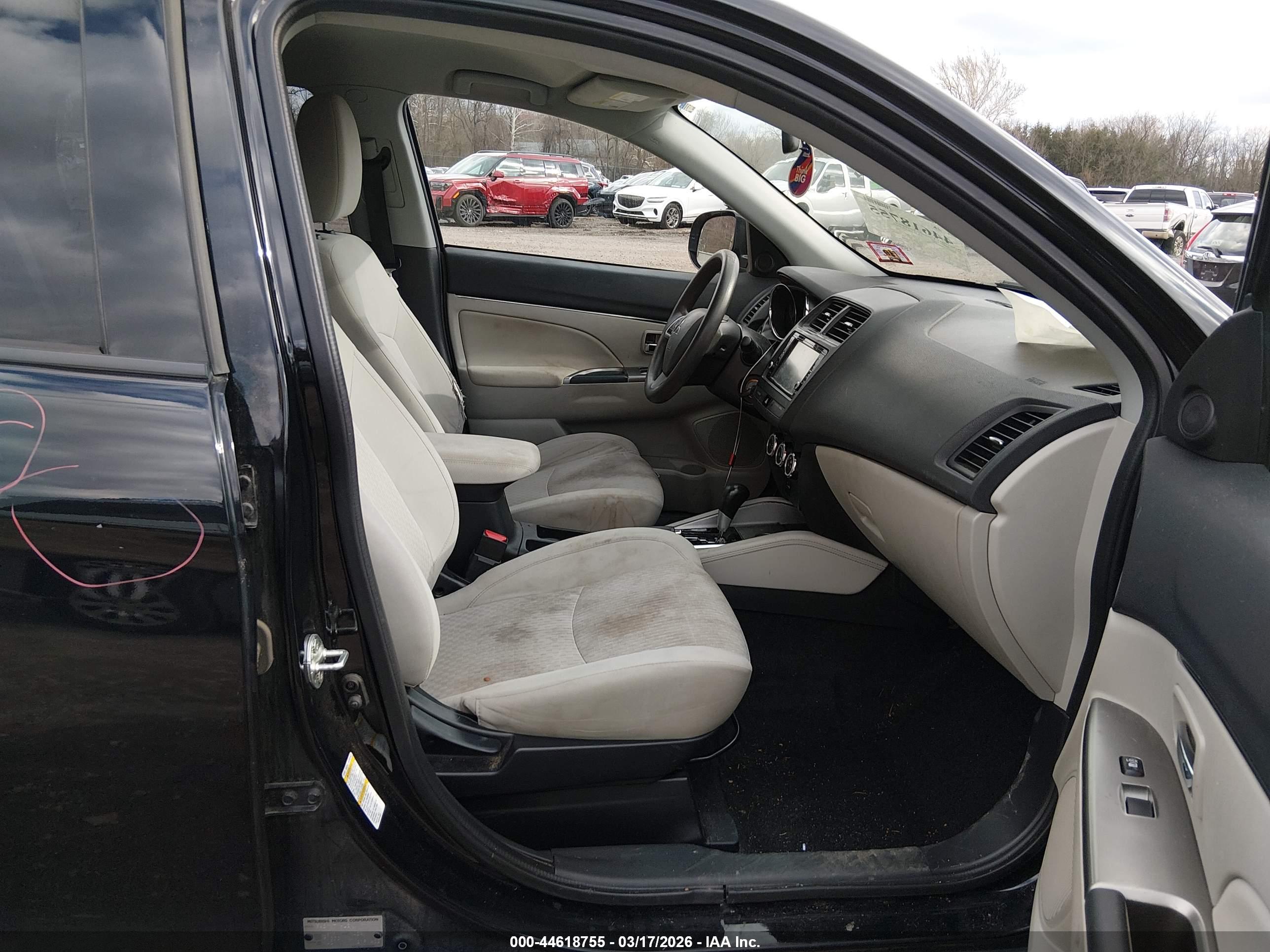 MITSUBISHI OUTLANDER image 5