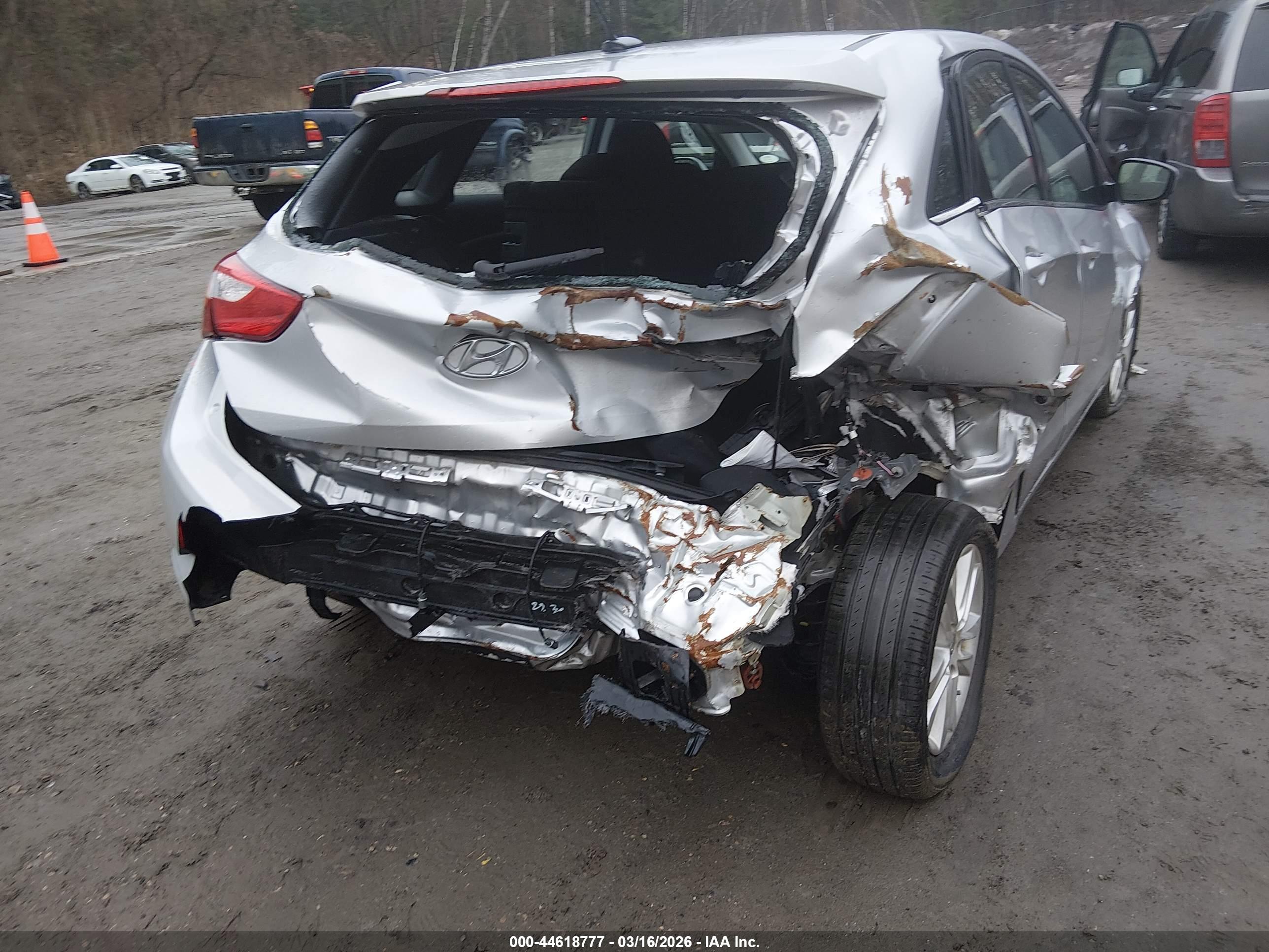 HYUNDAI ELANTRA image 6