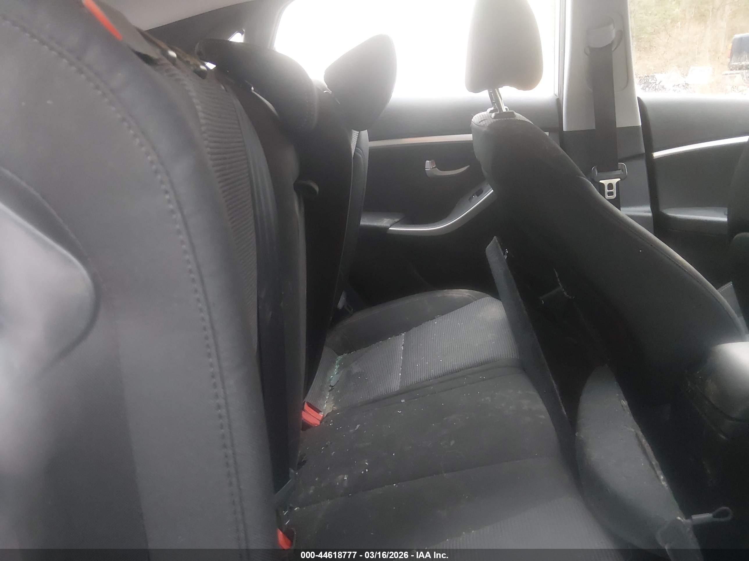 HYUNDAI ELANTRA image 8