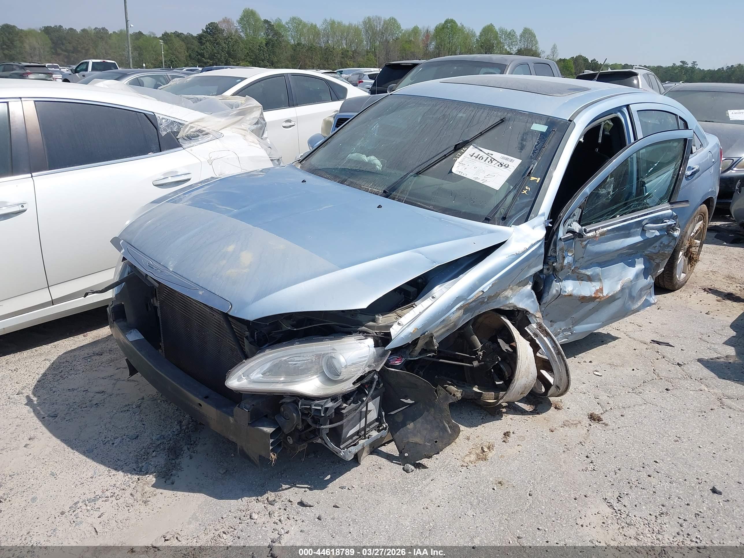 CHRYSLER 200 image 2