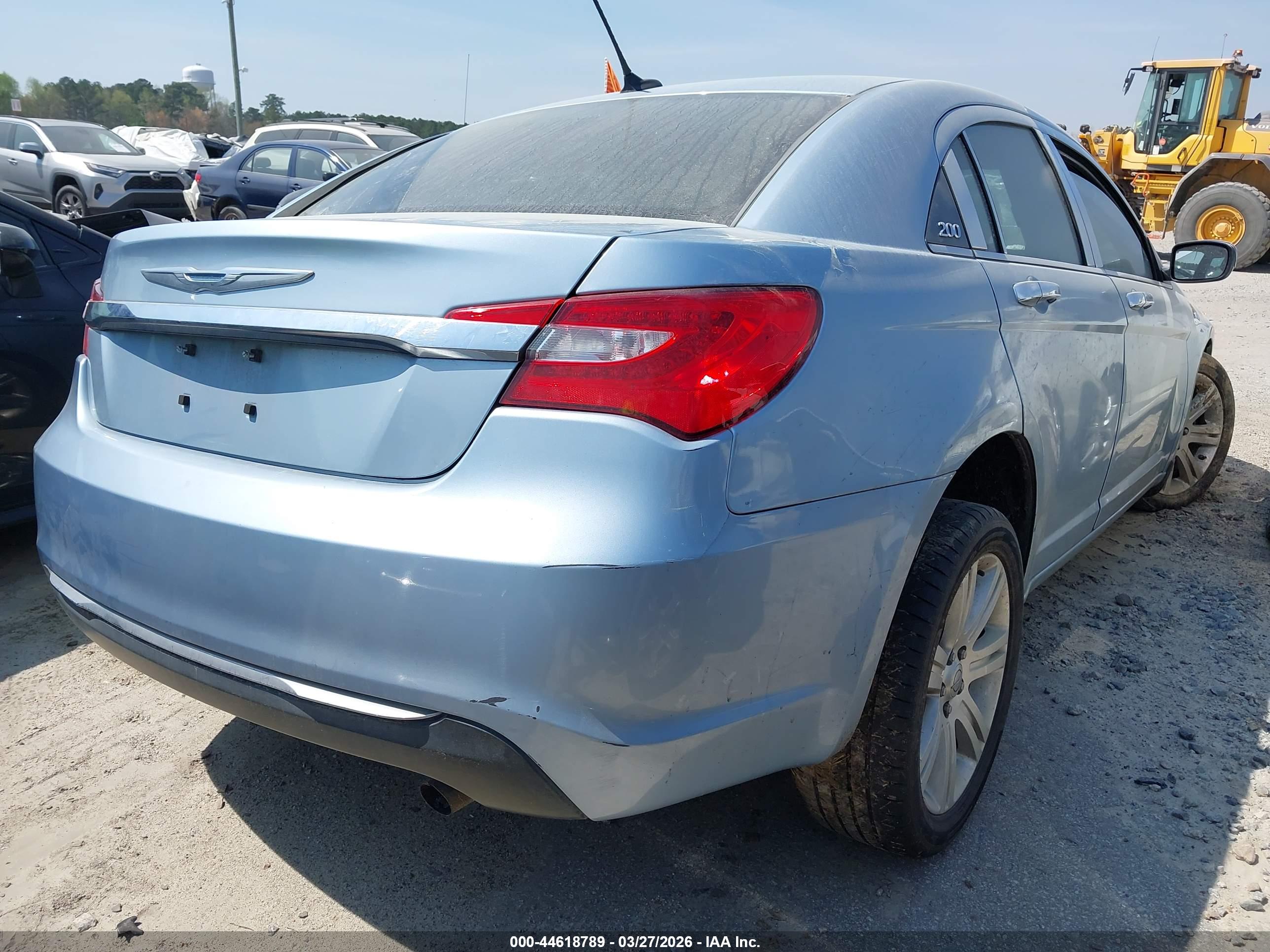 CHRYSLER 200 image 4
