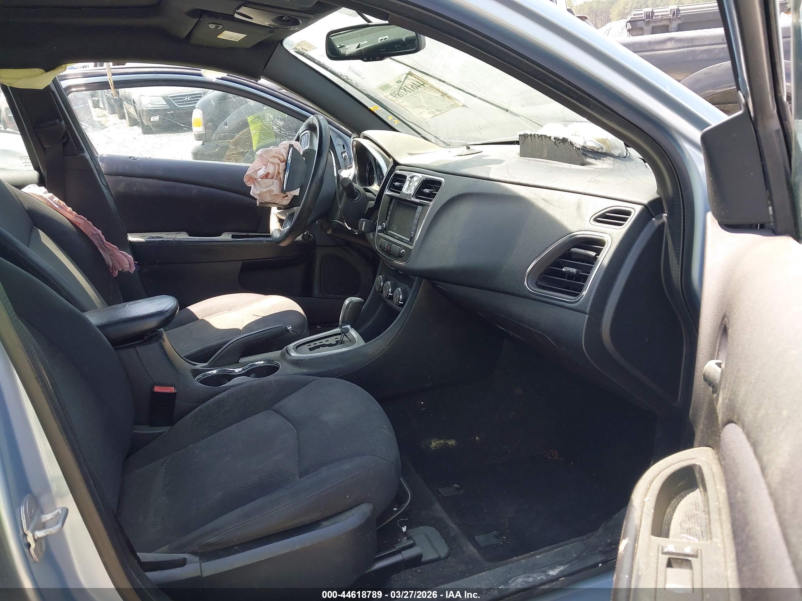 CHRYSLER 200 image 5