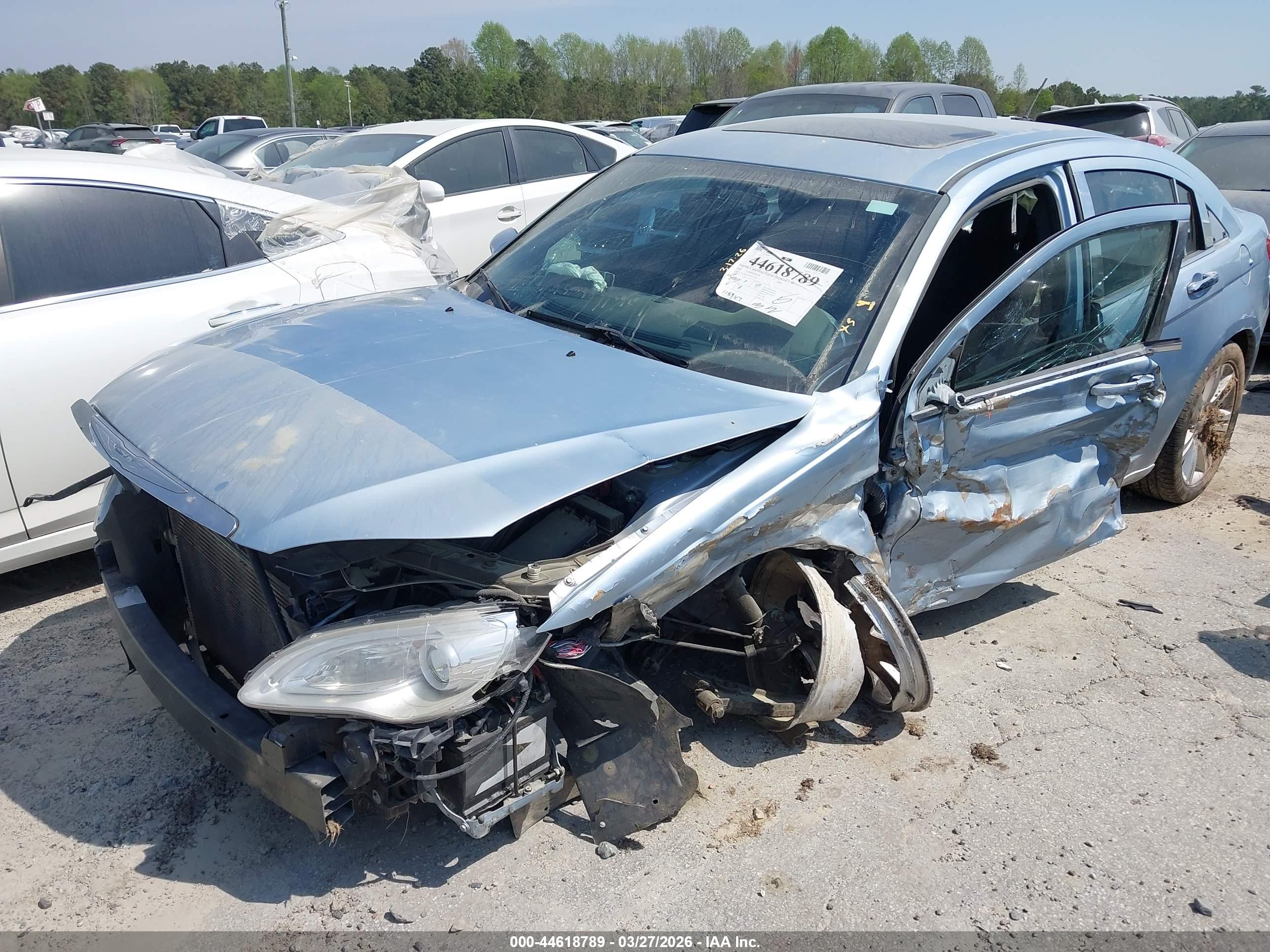 CHRYSLER 200 image 6