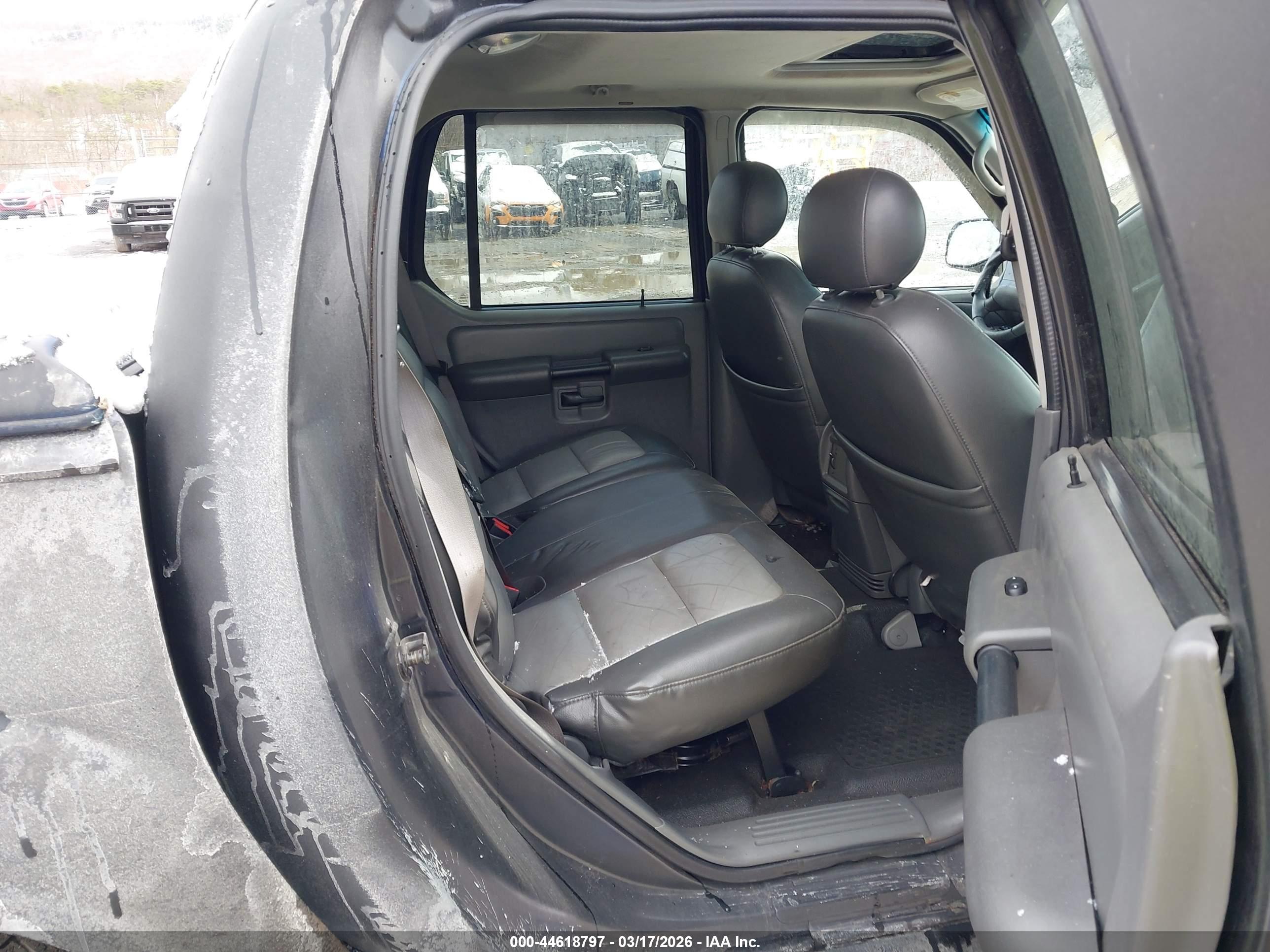 FORD EXPLORER image 8