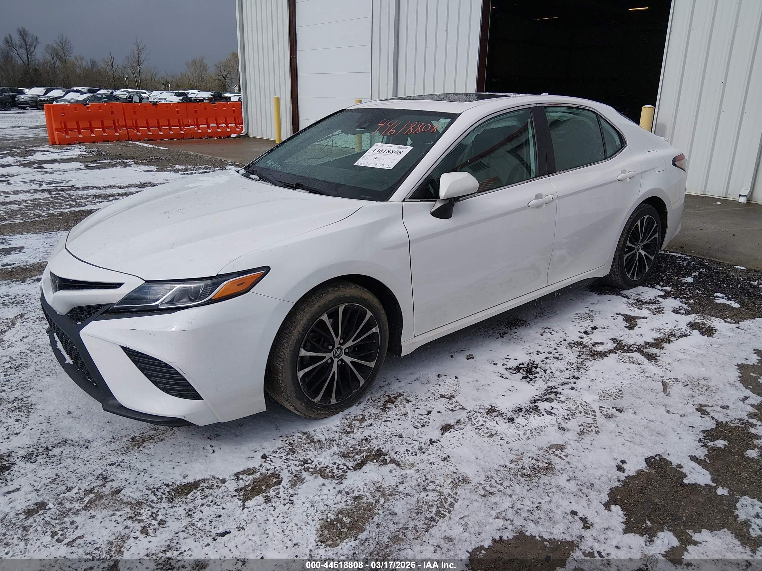 TOYOTA CAMRY image 2