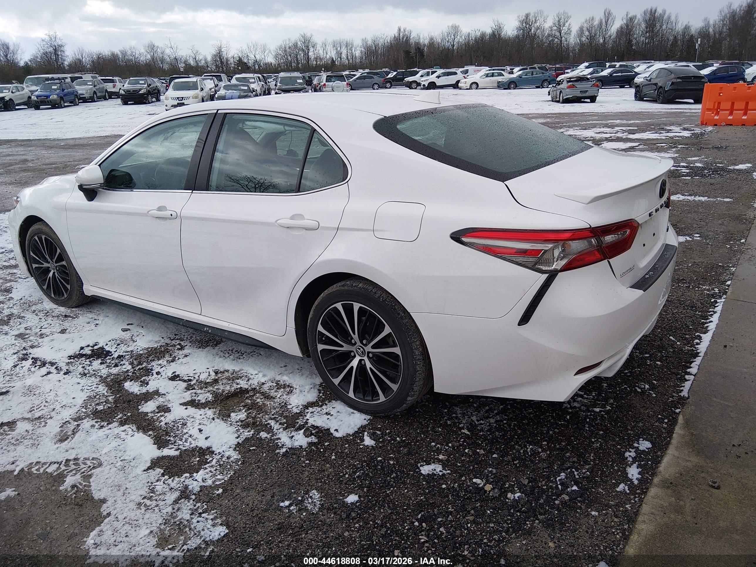 TOYOTA CAMRY image 3