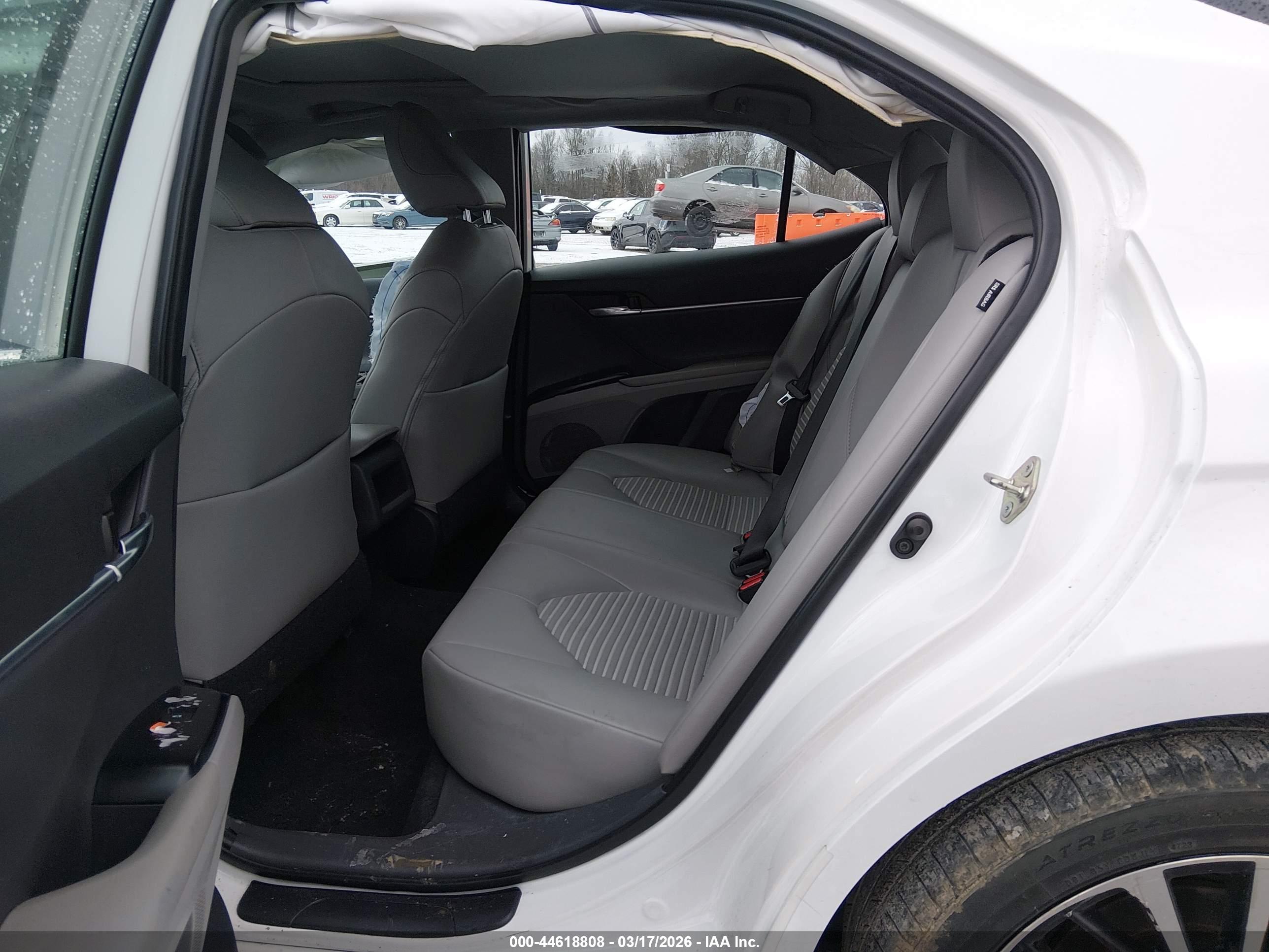 TOYOTA CAMRY image 8