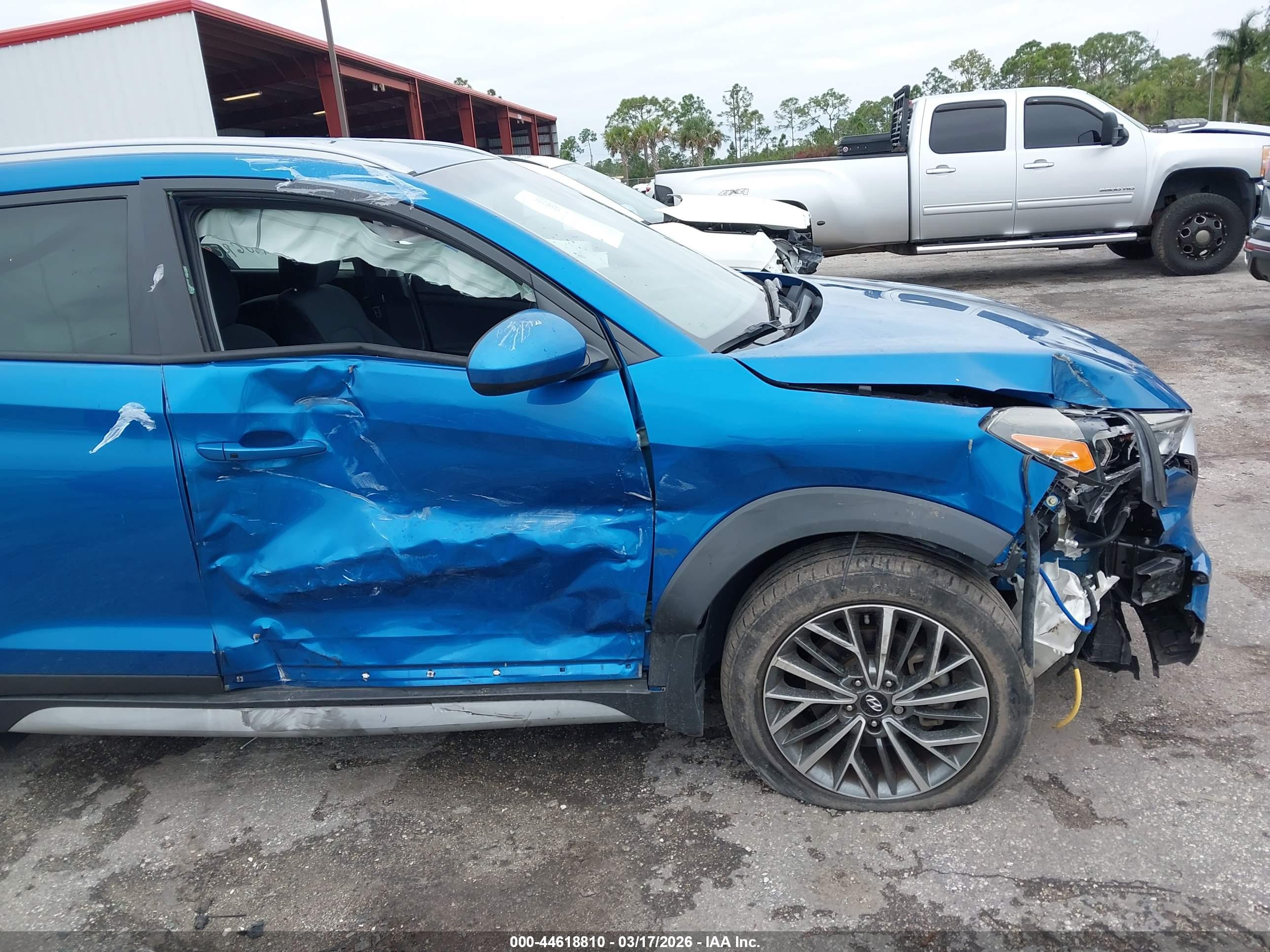 HYUNDAI TUCSON image 6
