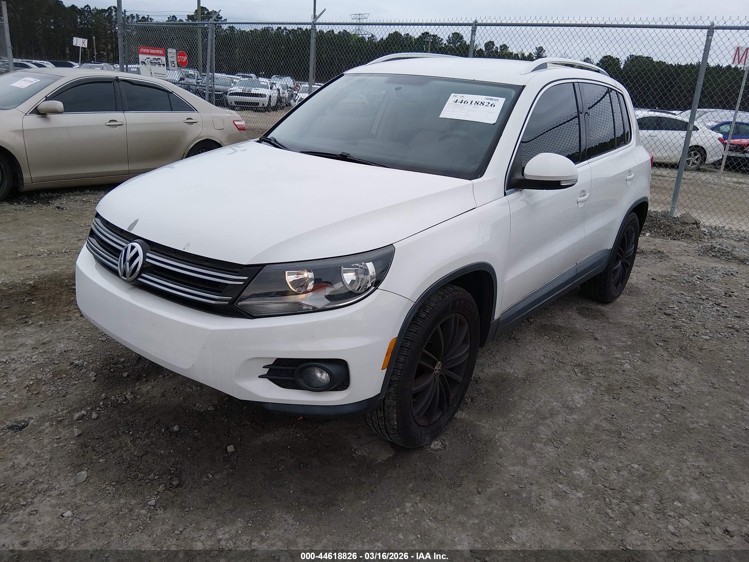 VOLKSWAGEN TIGUAN image 2
