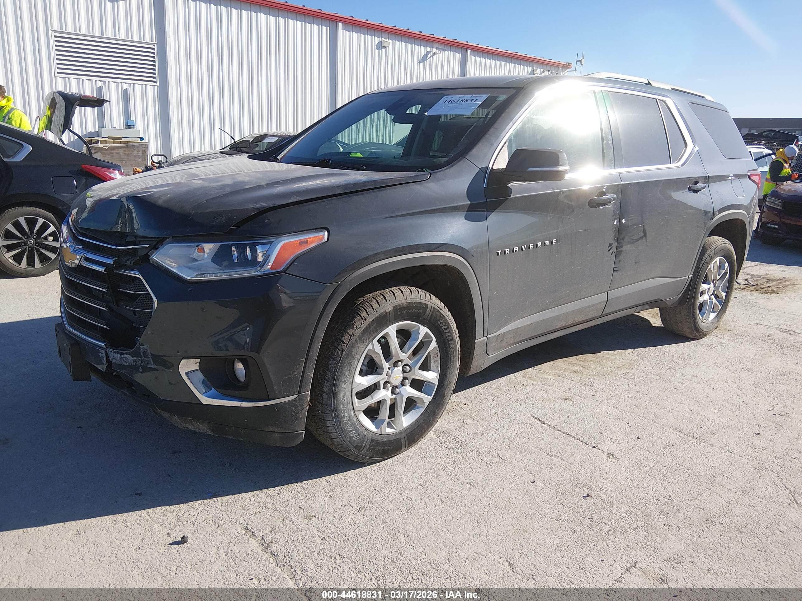 CHEVROLET TRAVERSE image 2