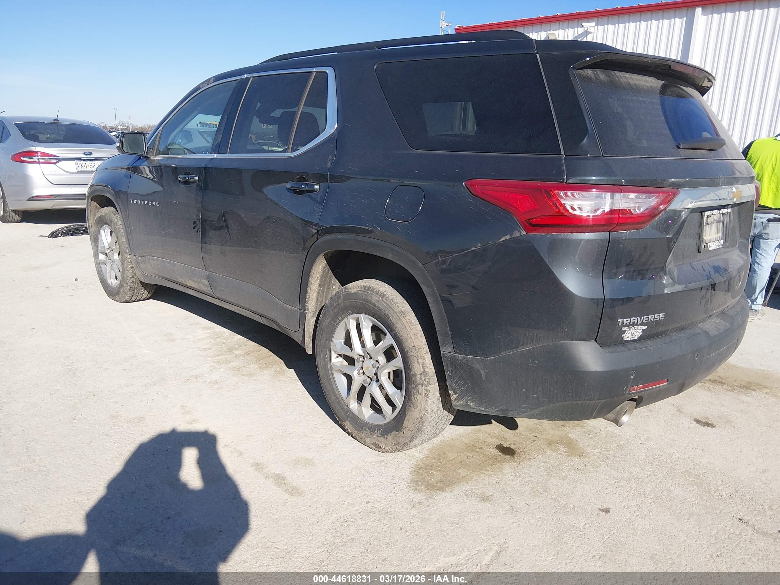 CHEVROLET TRAVERSE image 3
