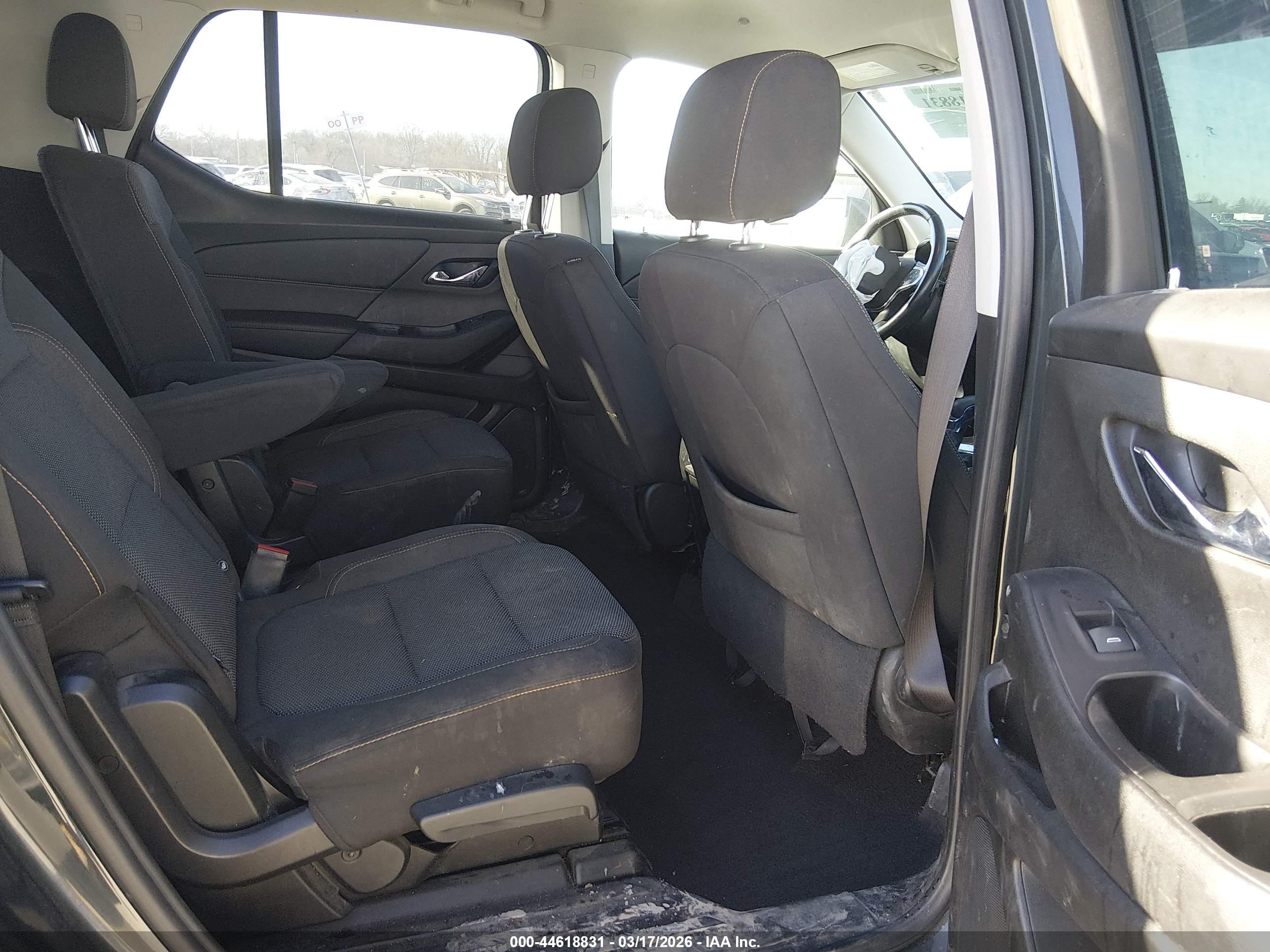 CHEVROLET TRAVERSE image 8
