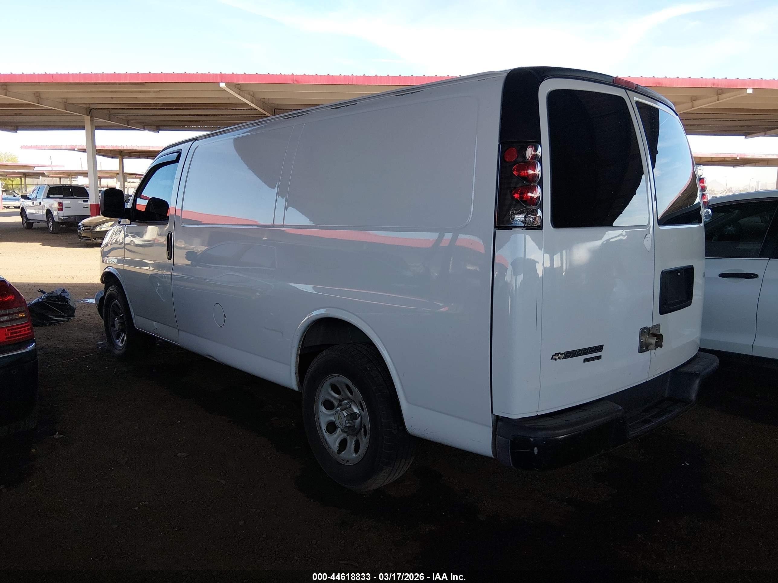 CHEVROLET EXPRESS image 3
