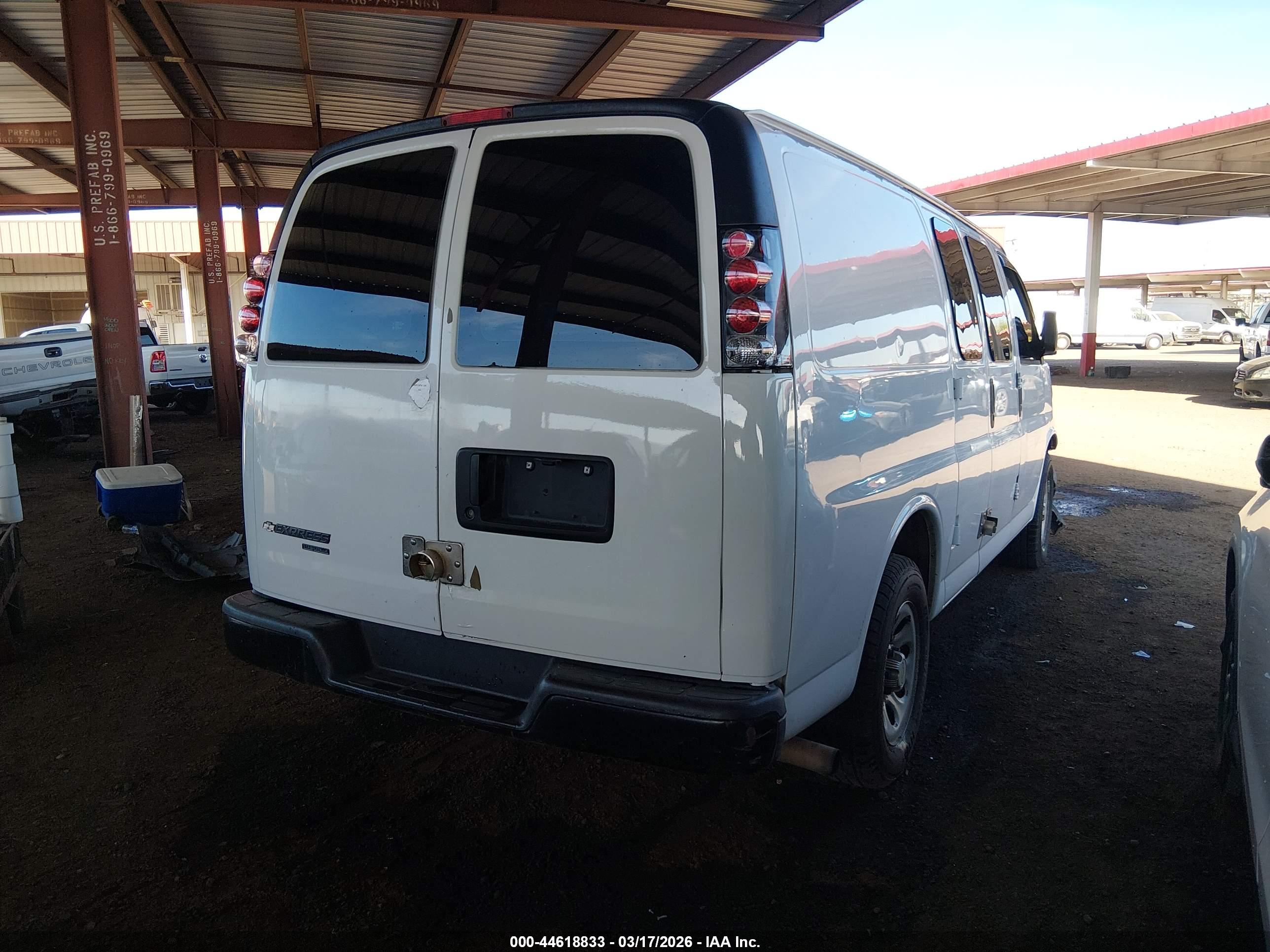 CHEVROLET EXPRESS image 4