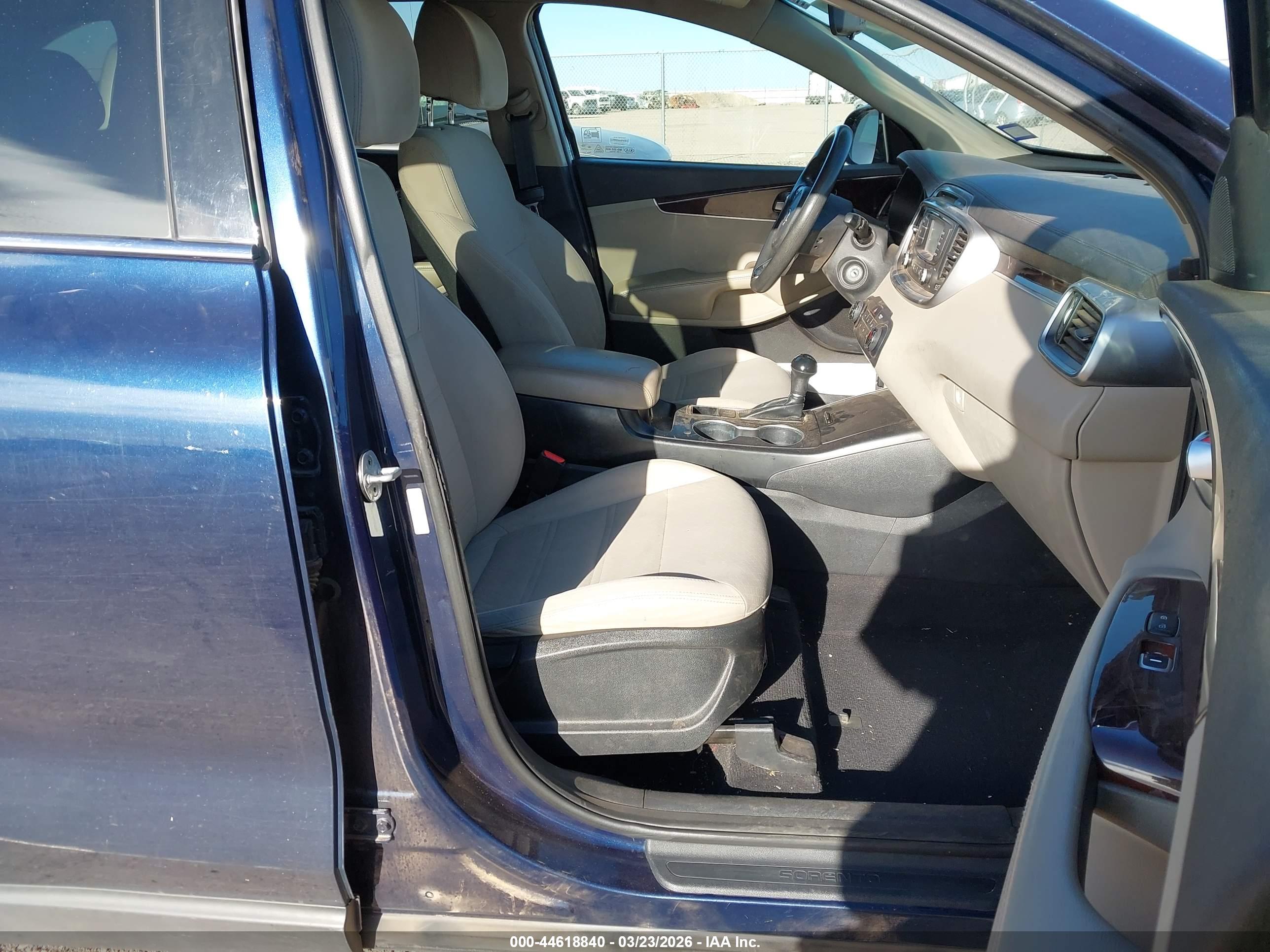 KIA SORENTO image 5