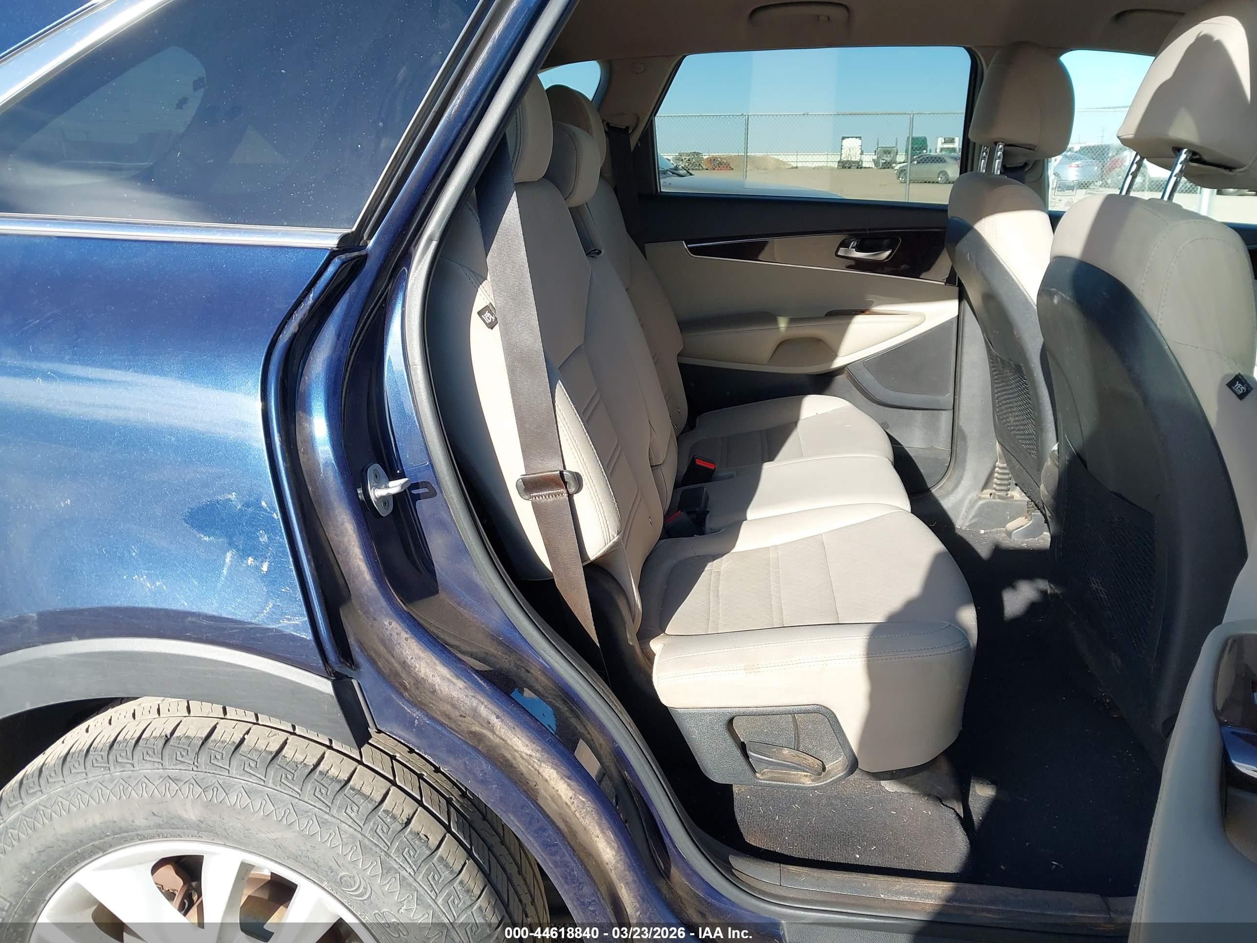 KIA SORENTO image 8