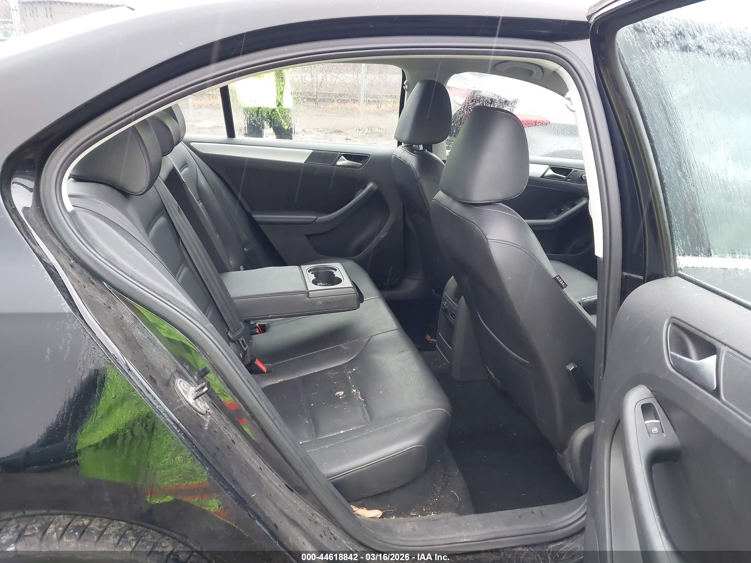 VOLKSWAGEN JETTA image 8