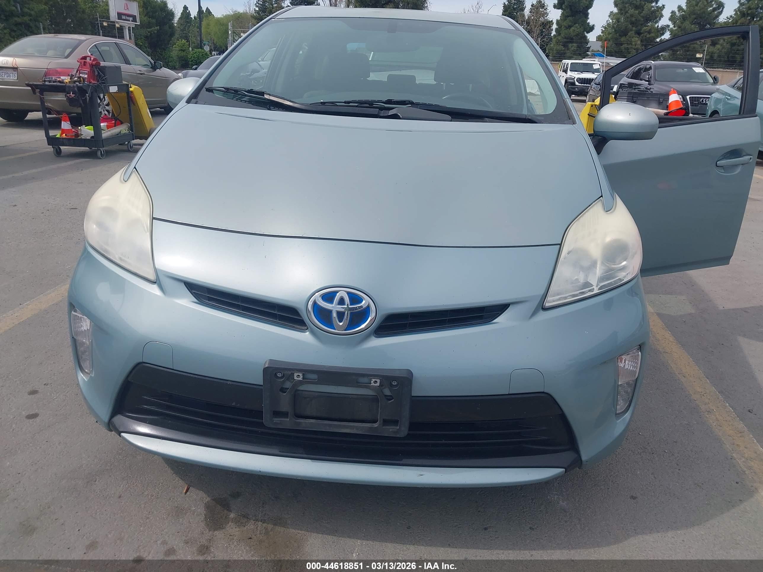 TOYOTA PRIUS image 6