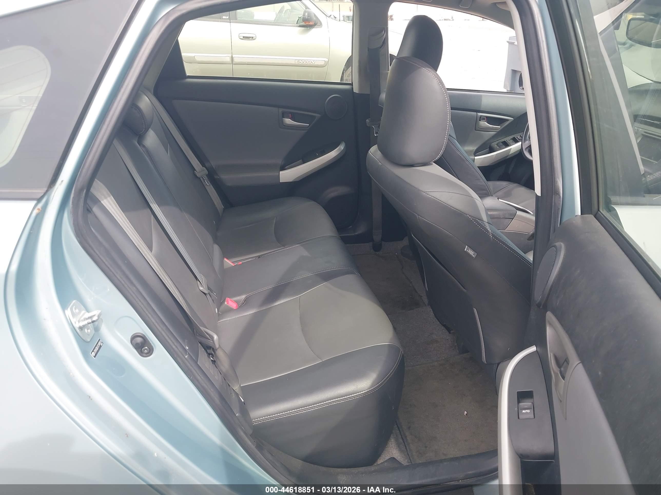 TOYOTA PRIUS image 8