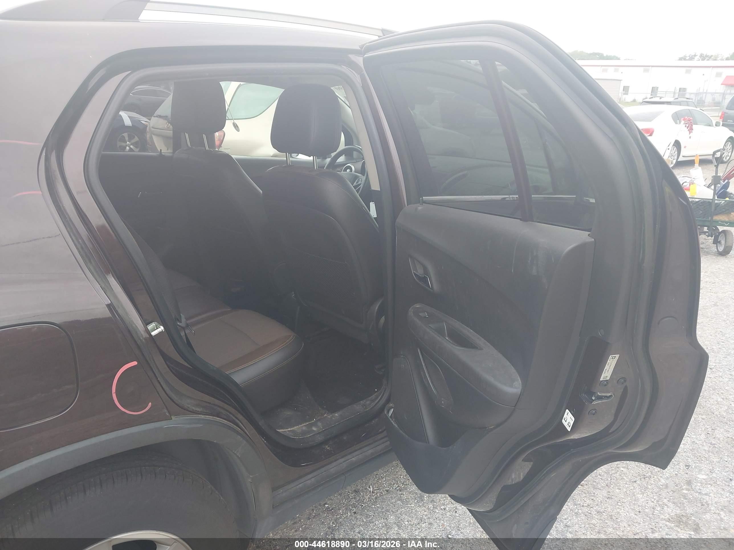 CHEVROLET TRAX image 8