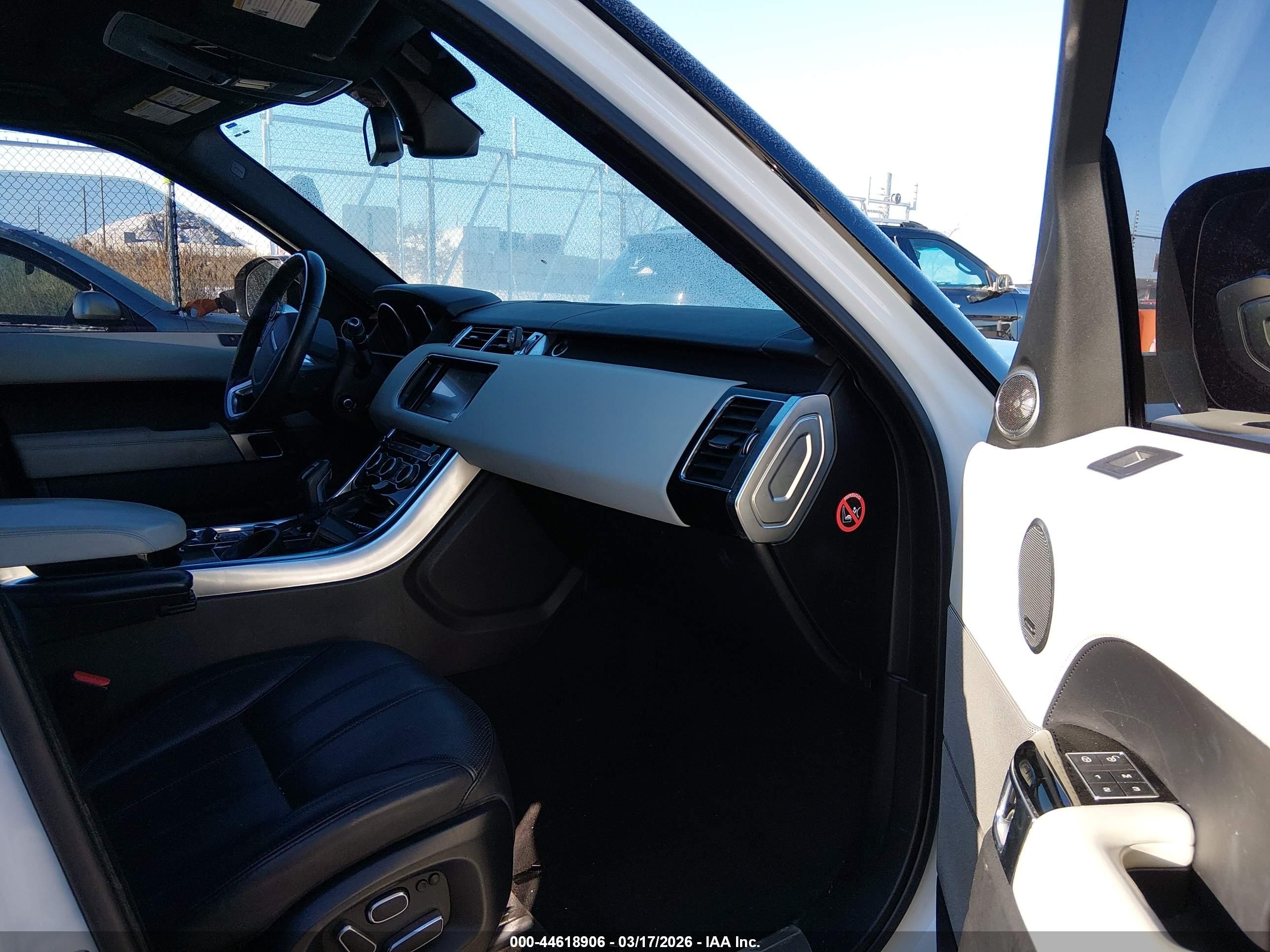 LAND ROVER image 5