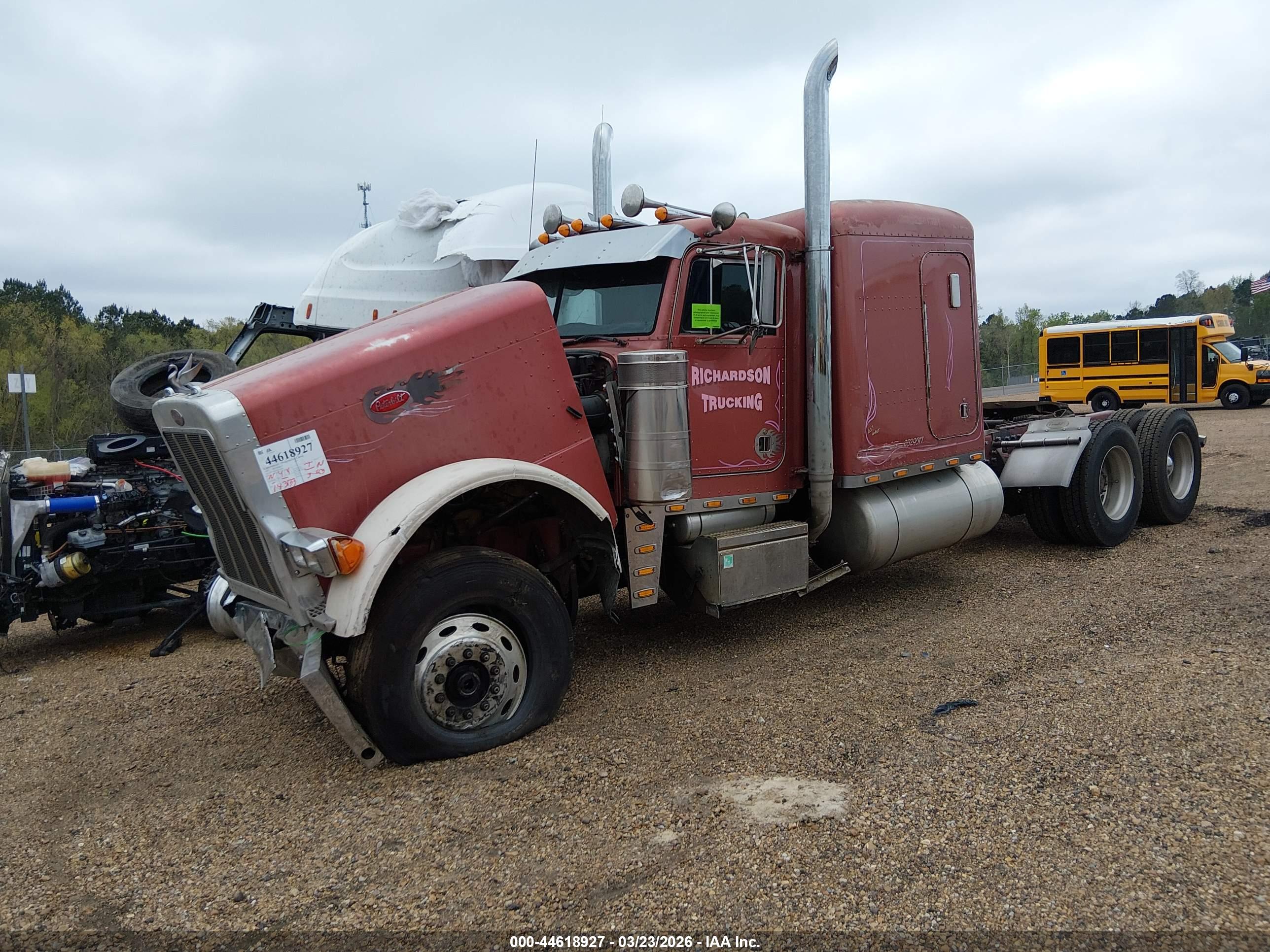 PETERBILT 379 image 2