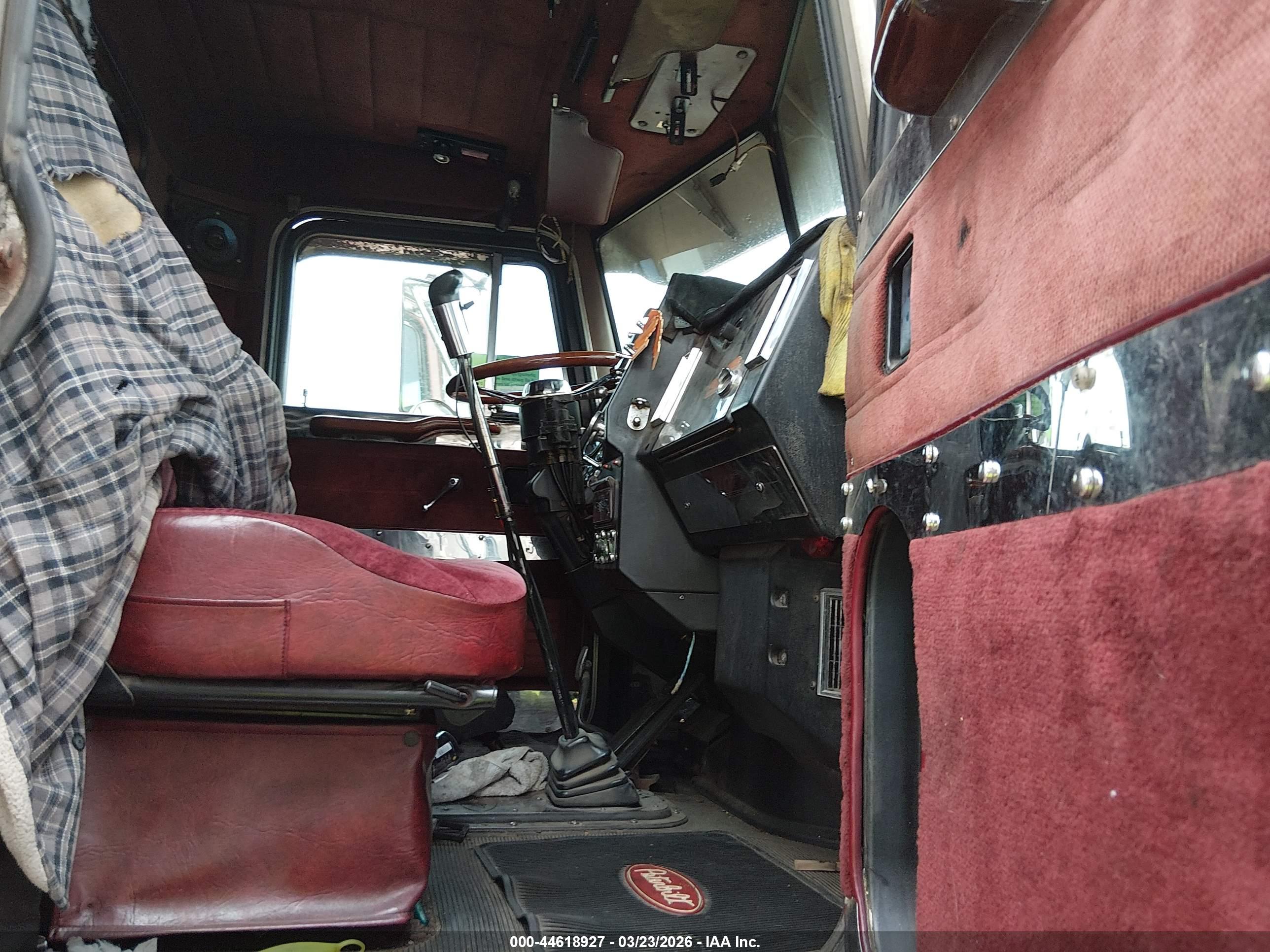 PETERBILT 379 image 8