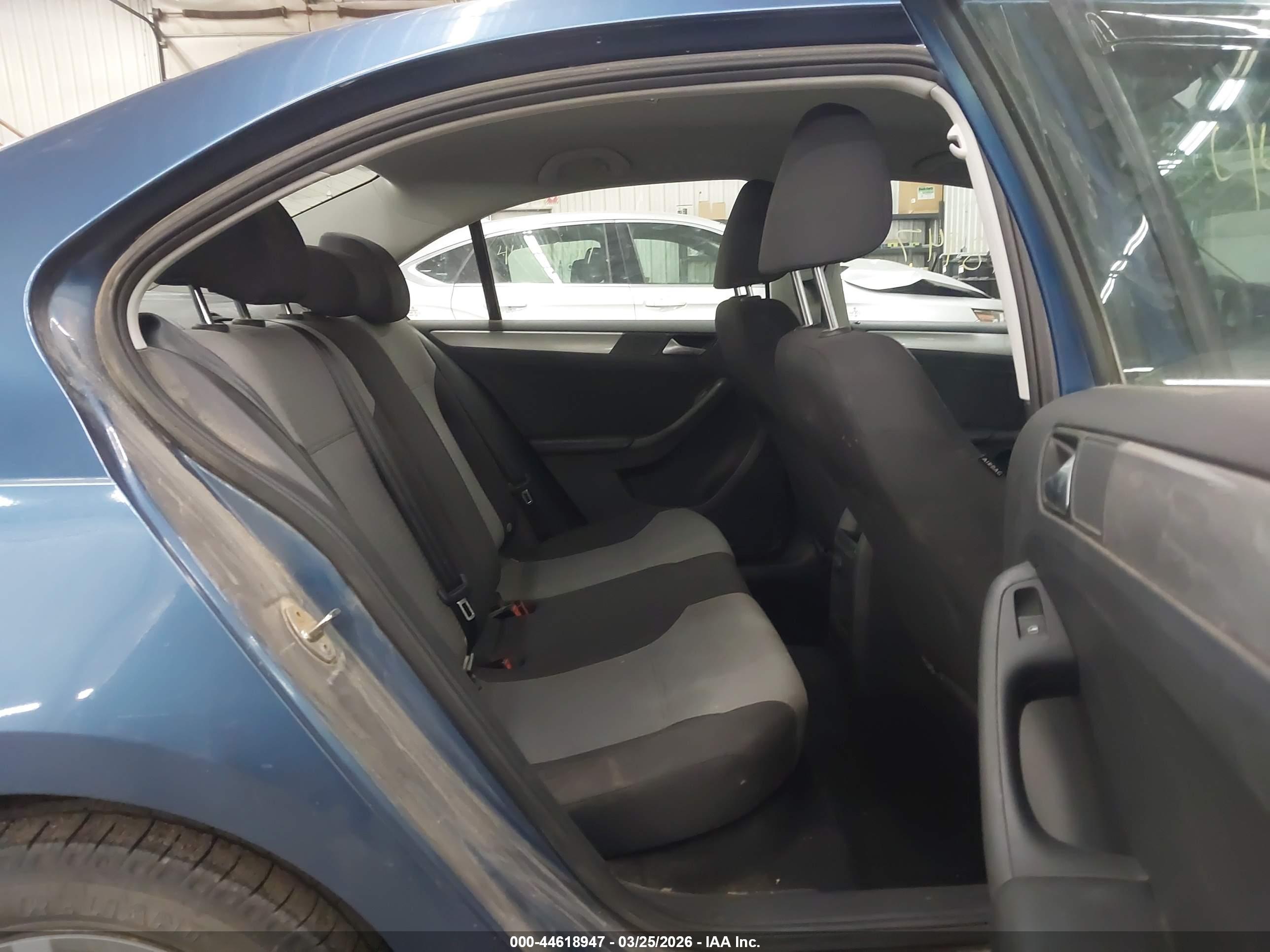 VOLKSWAGEN JETTA image 8