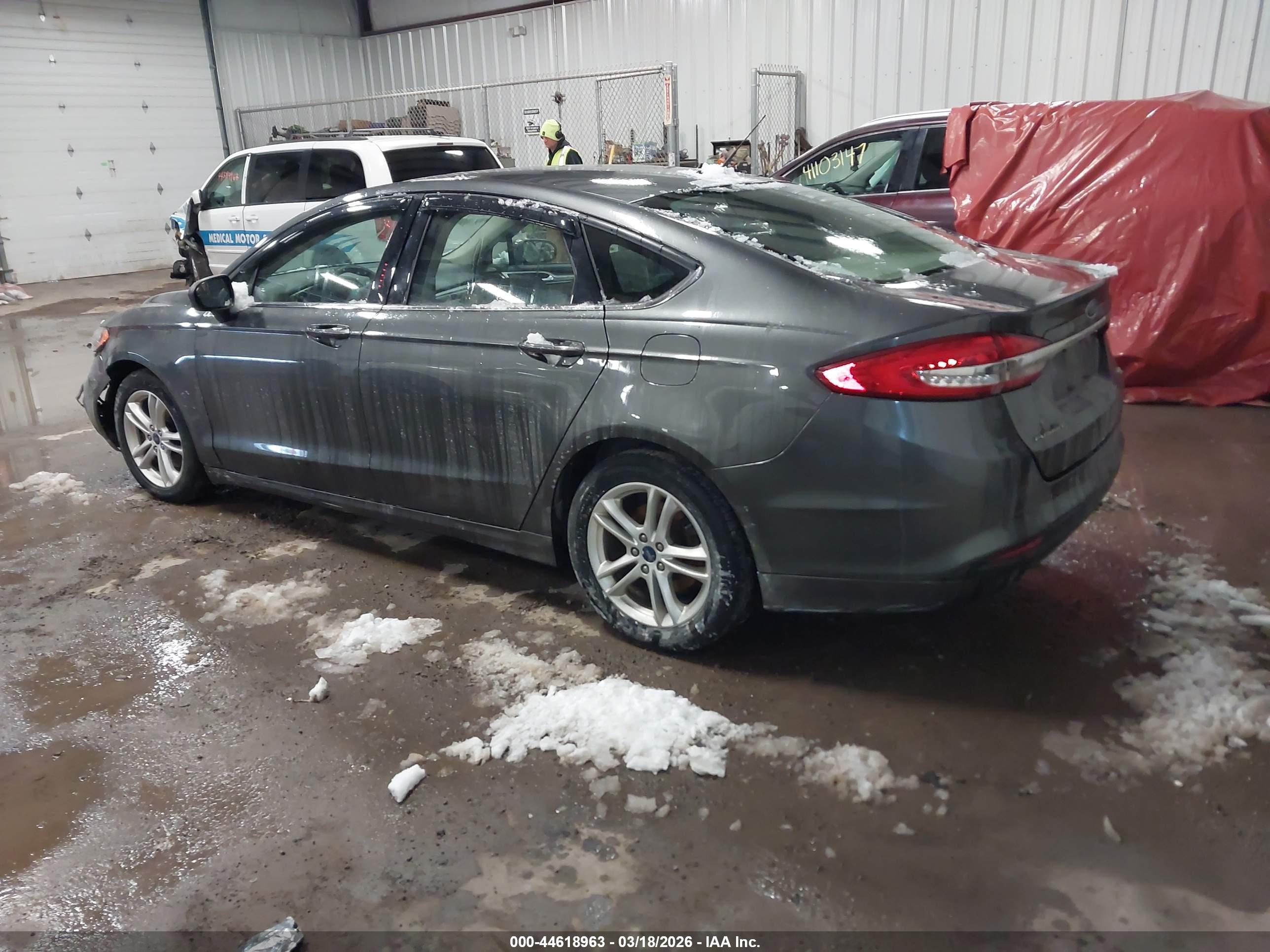 FORD FUSION image 3