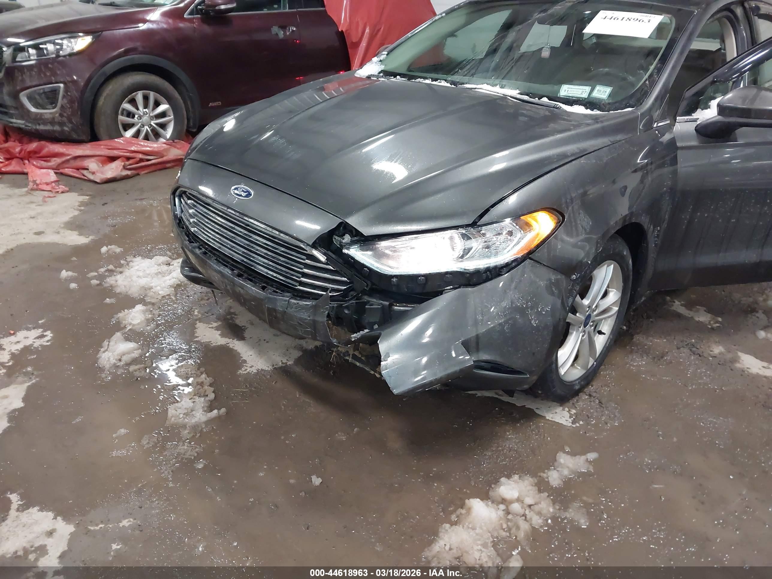 FORD FUSION image 6