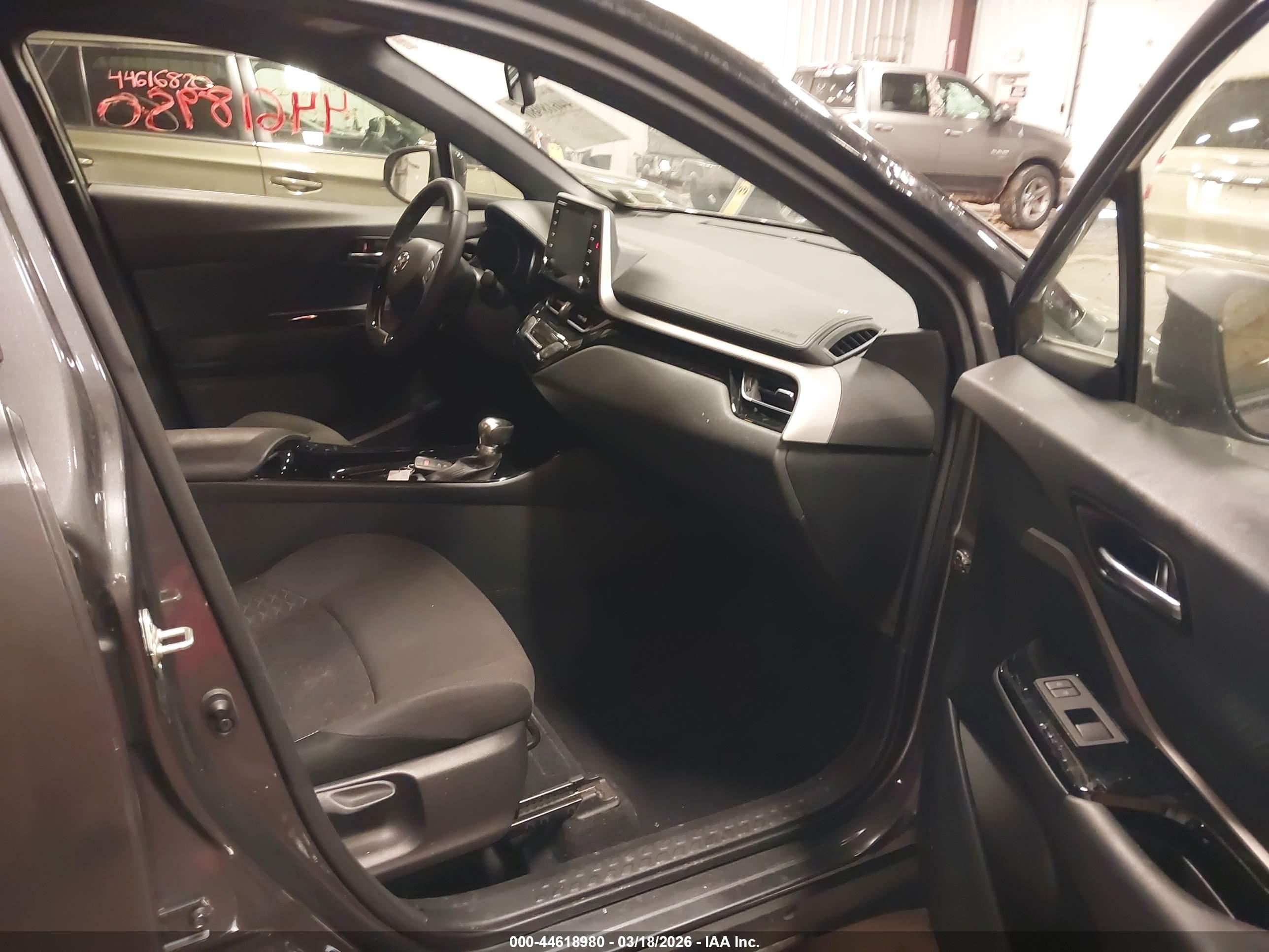 TOYOTA C-HR image 5